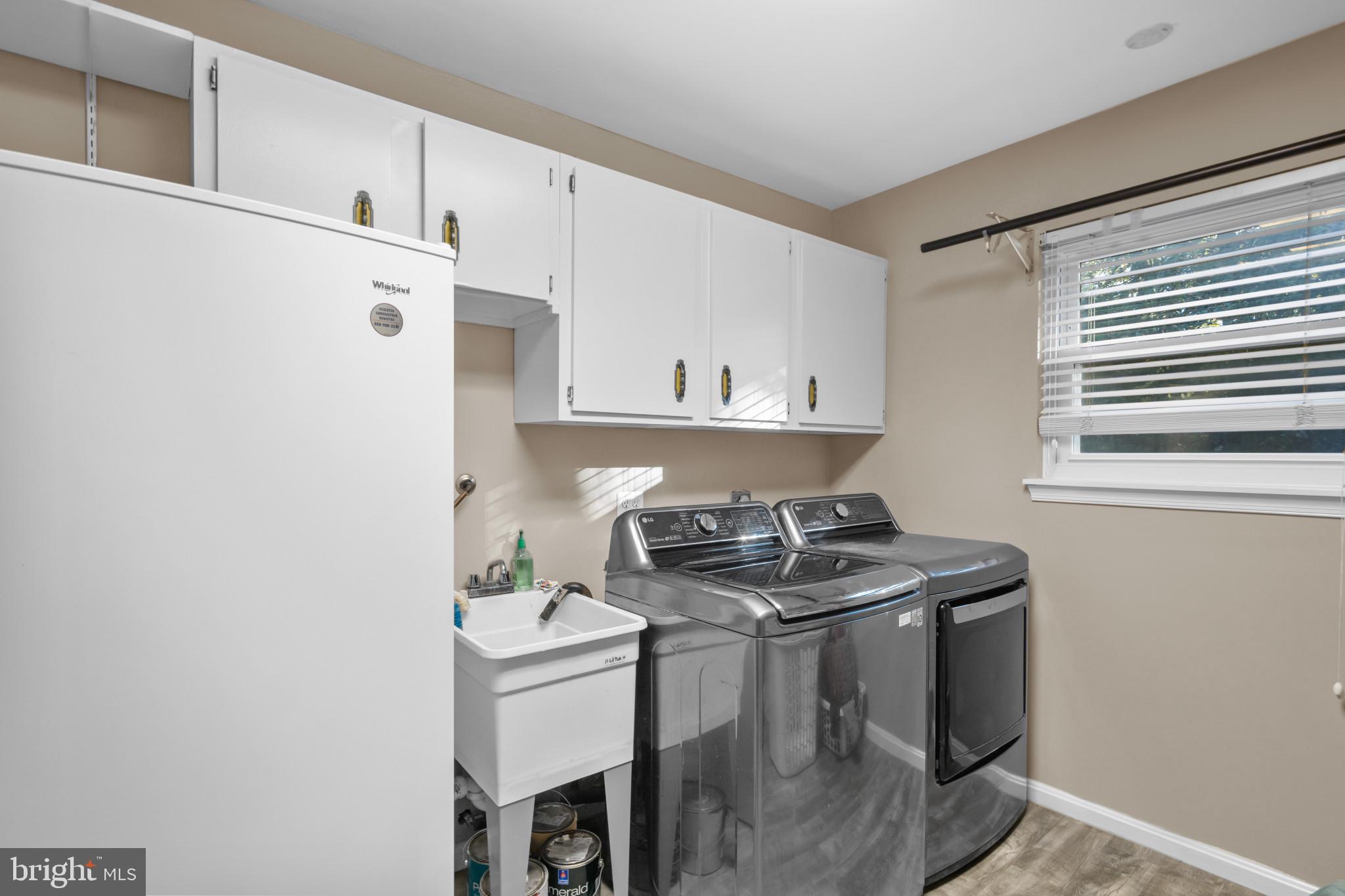 COUNTRY ROAD ESTATES - Residential