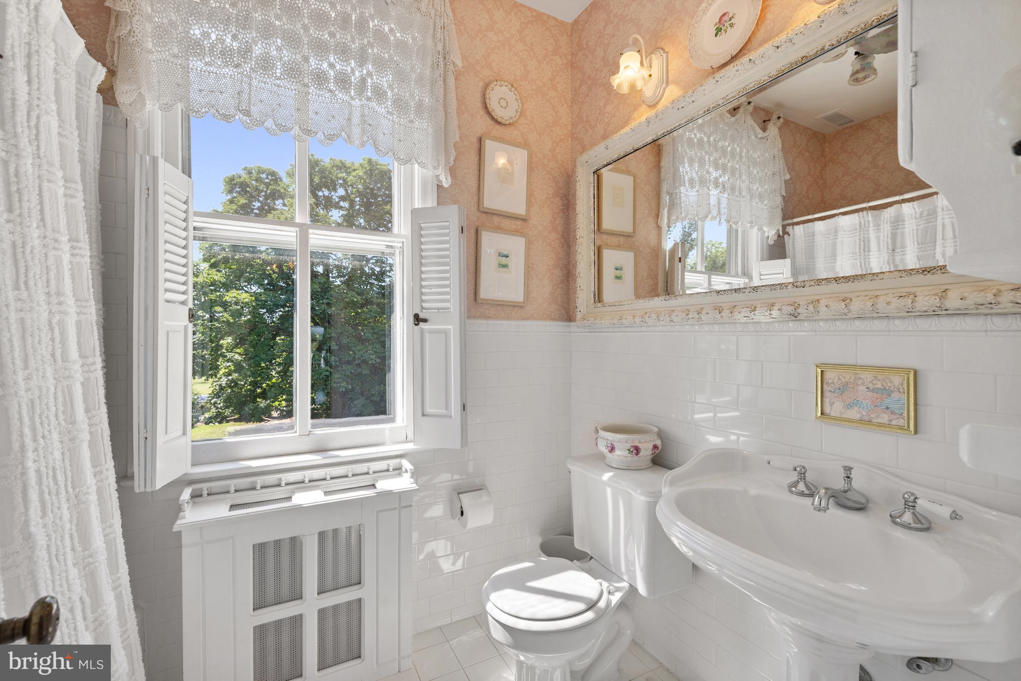 POOLESVILLE OUTSIDE - Farm