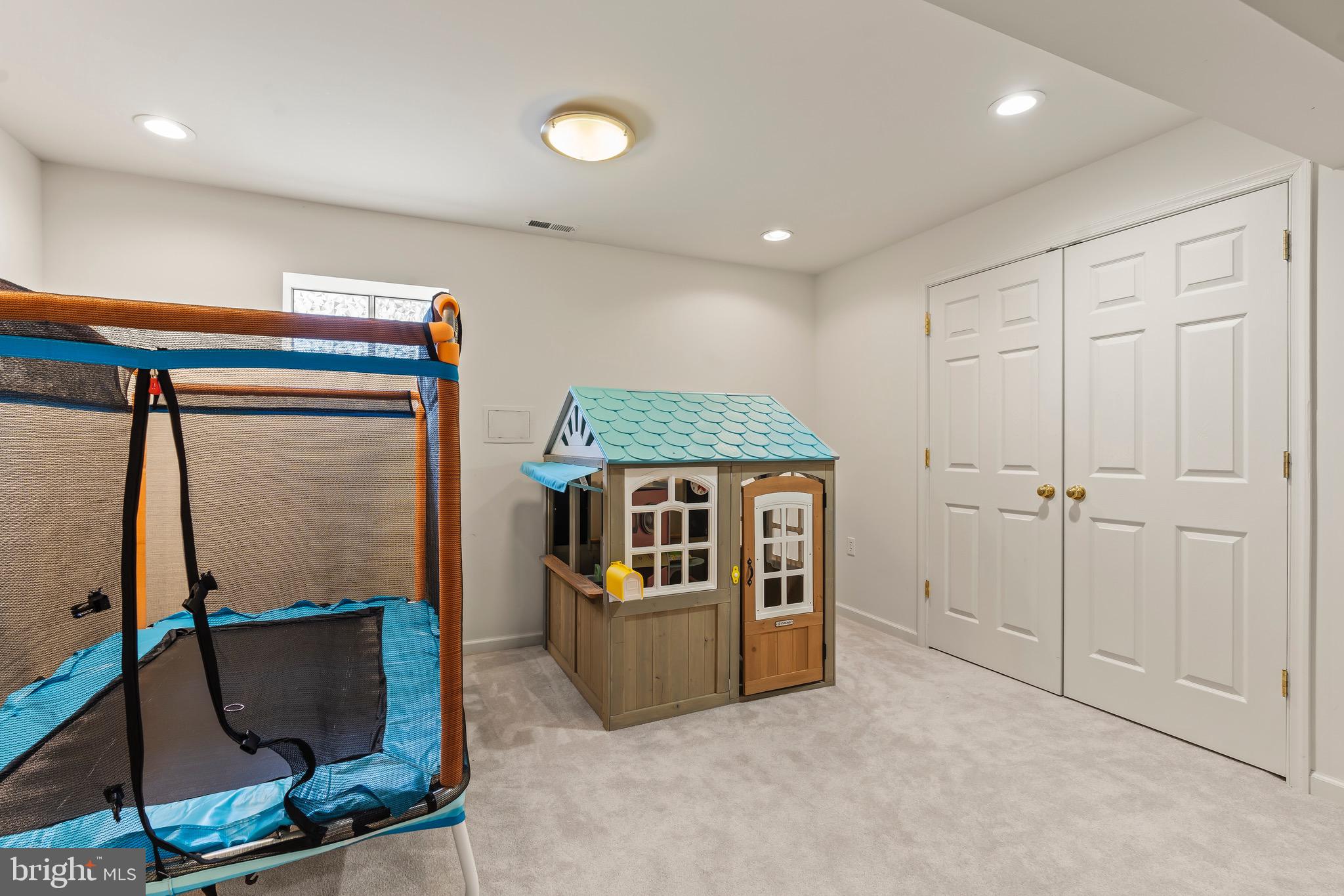 LOCUST HILL - Residential