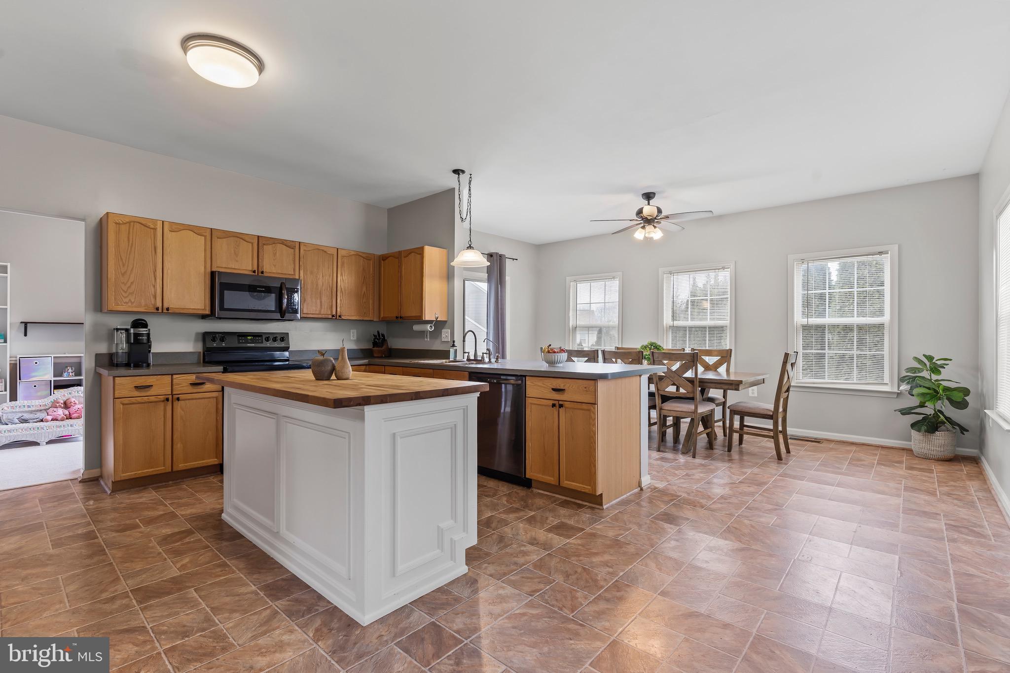 LOCUST HILL - Residential