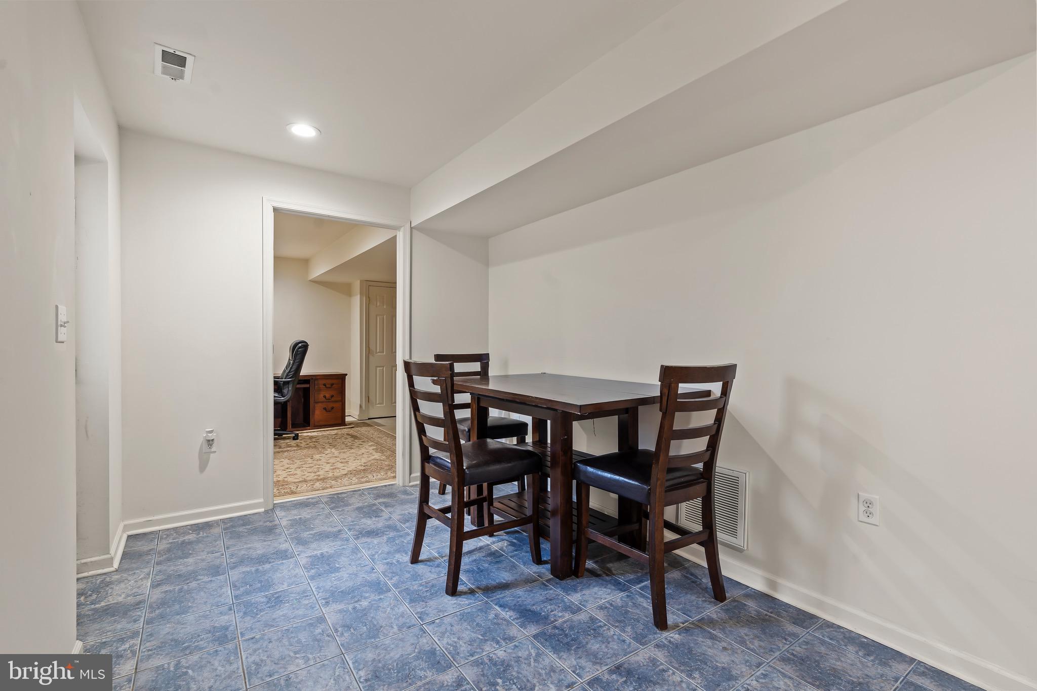 LOCUST HILL - Residential