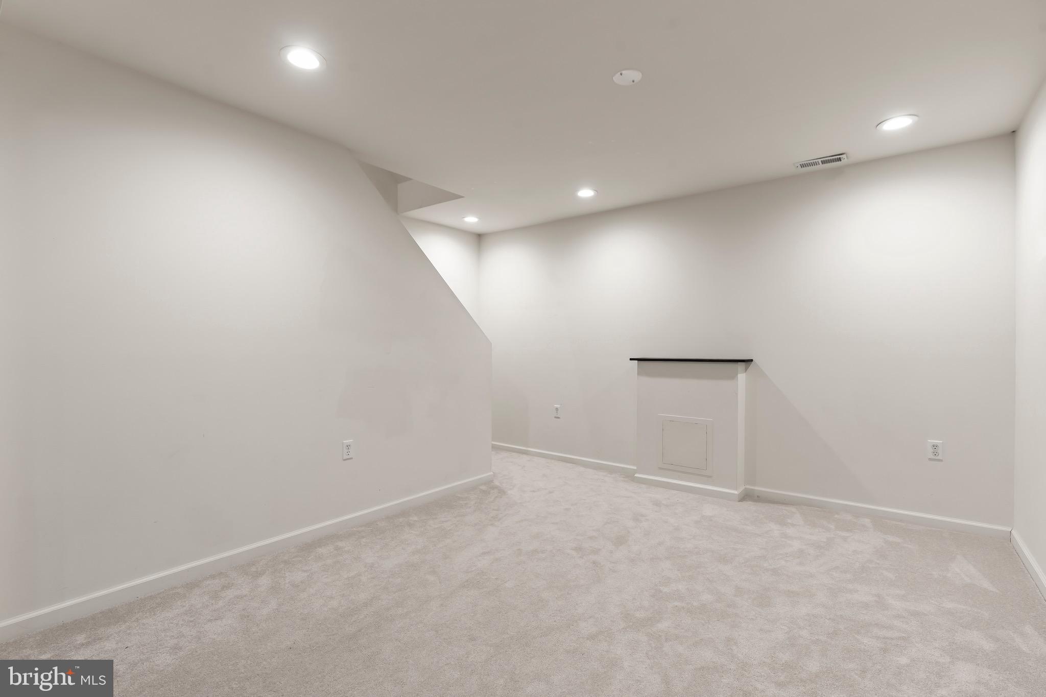 LOCUST HILL - Residential