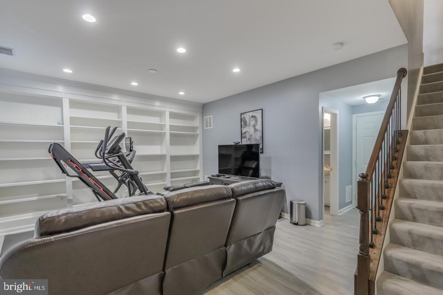 BELMONT TOWN CENTER - Residential Lease