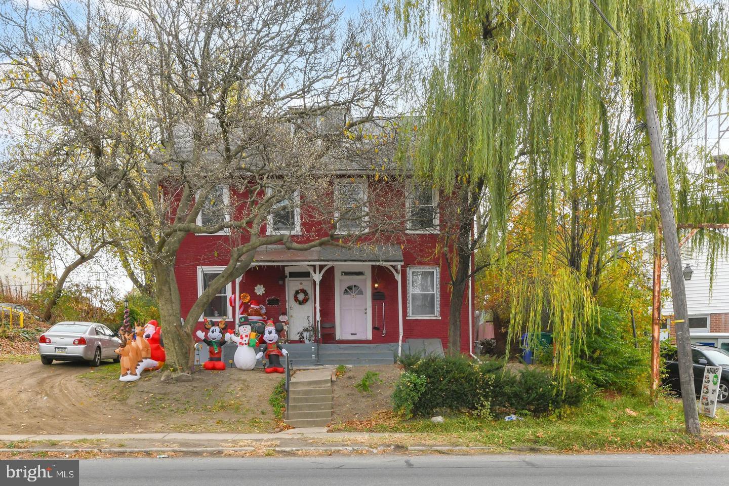Welcome to this well-maintained twin home located just outside the City of Reading, . Conveniently situated near all major highways and commuter routes.