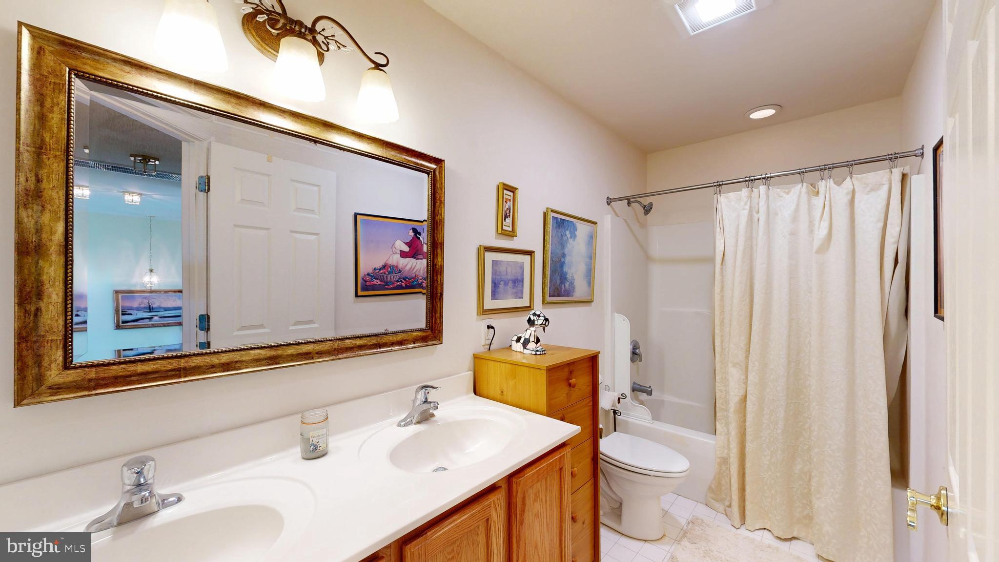 JONATHANS LANDING - Residential