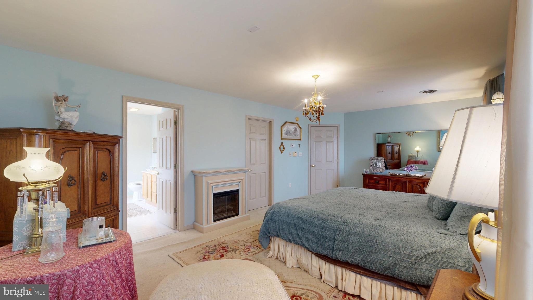 JONATHANS LANDING - Residential