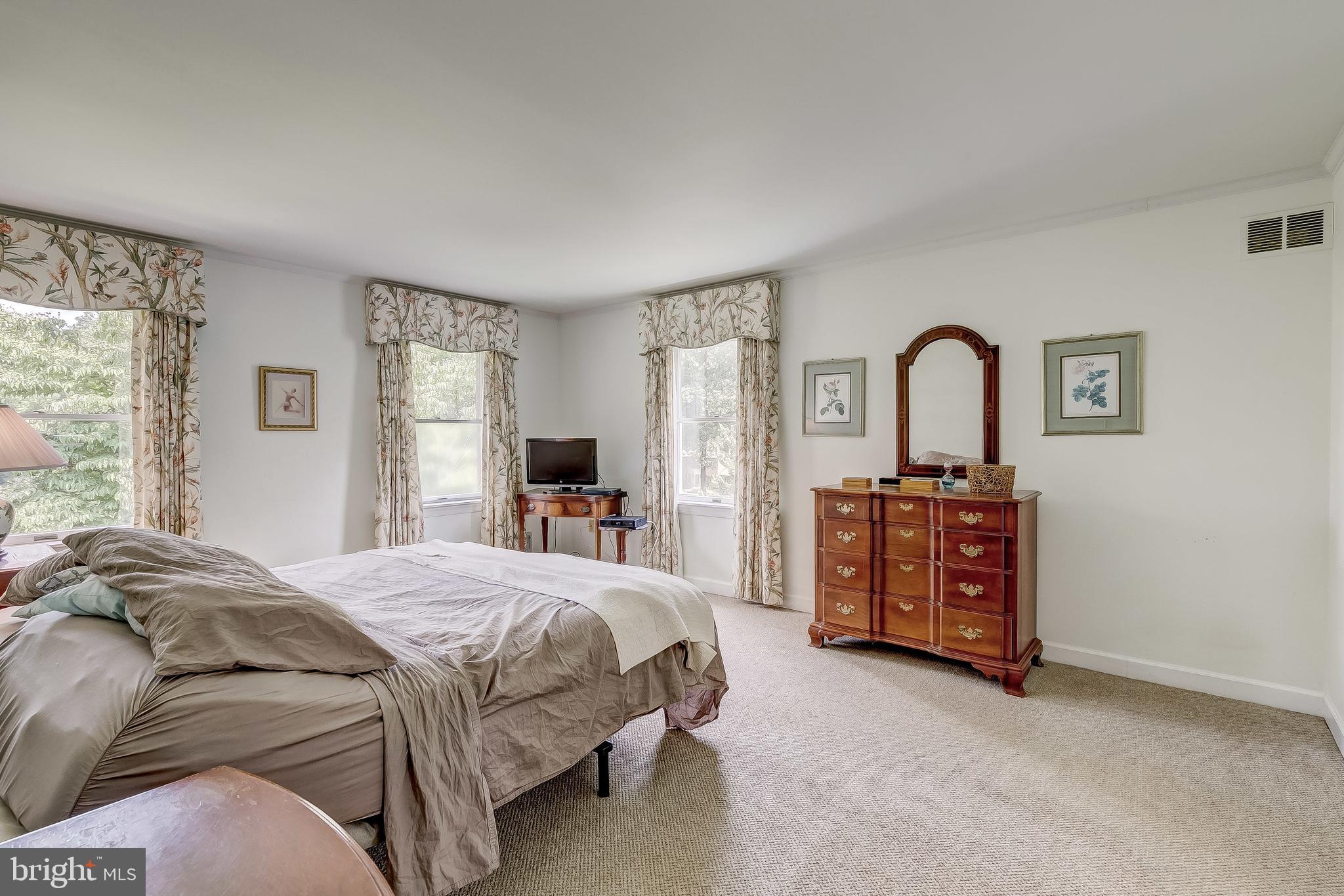 MANOR OAKS - Residential