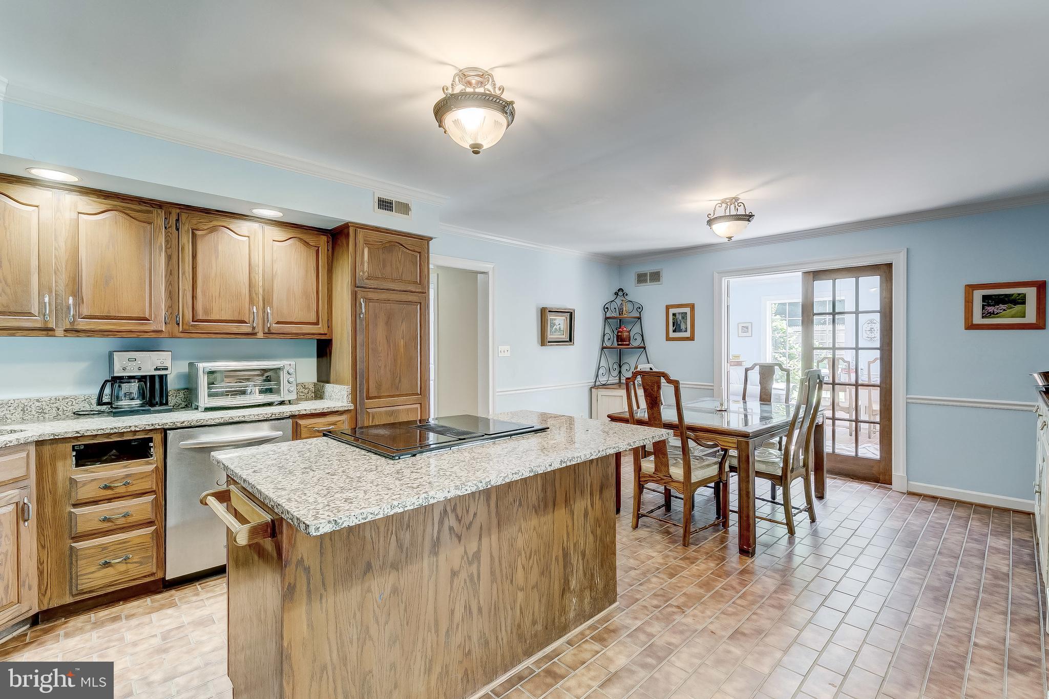 MANOR OAKS - Residential