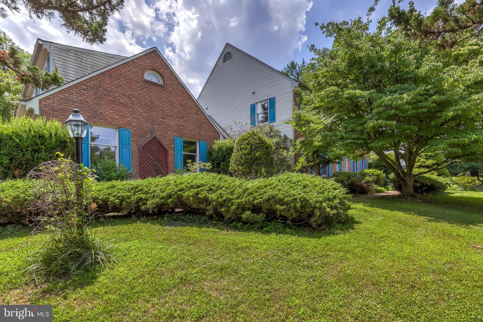 MANOR OAKS - Residential