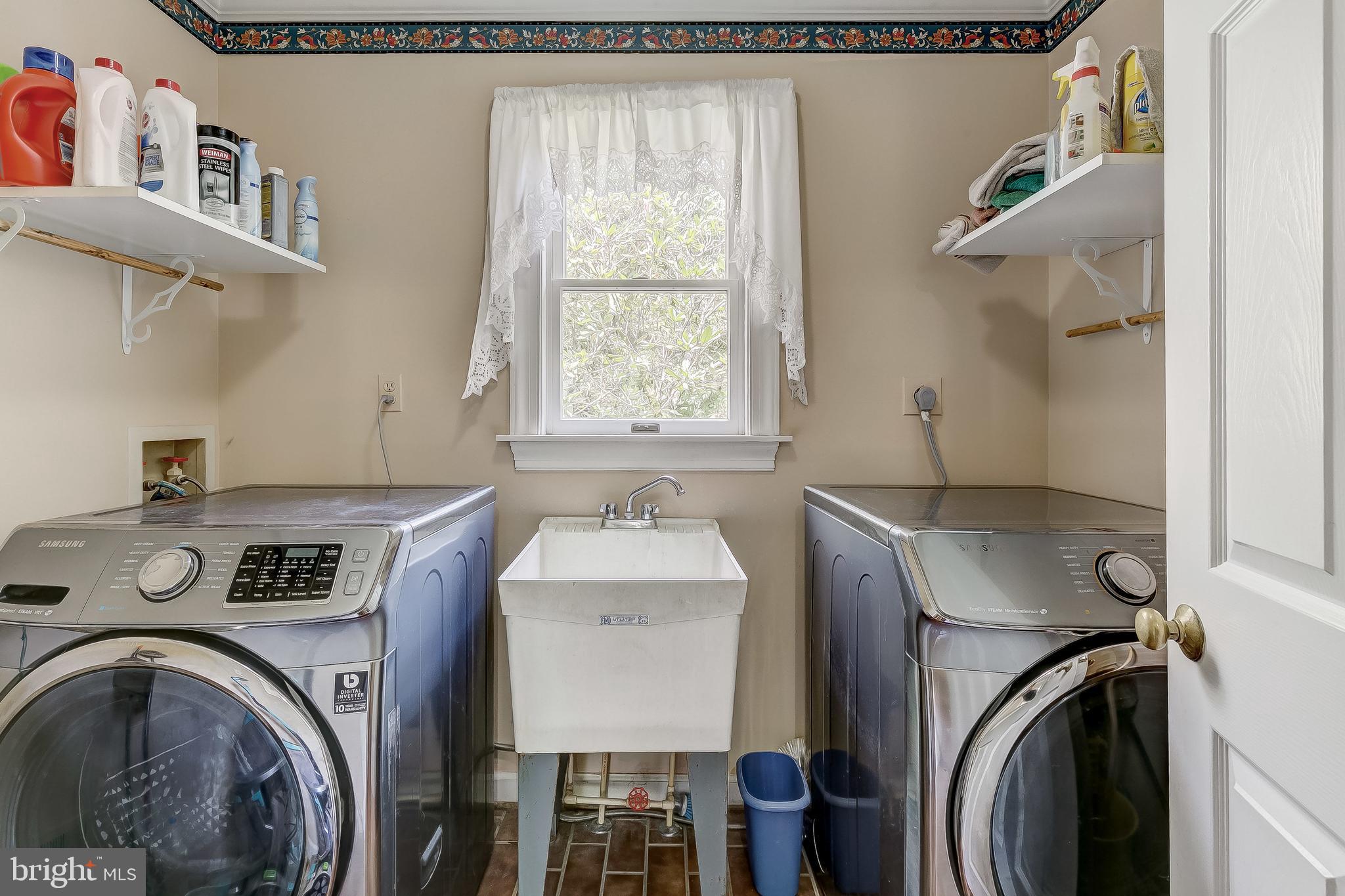 MANOR OAKS - Residential