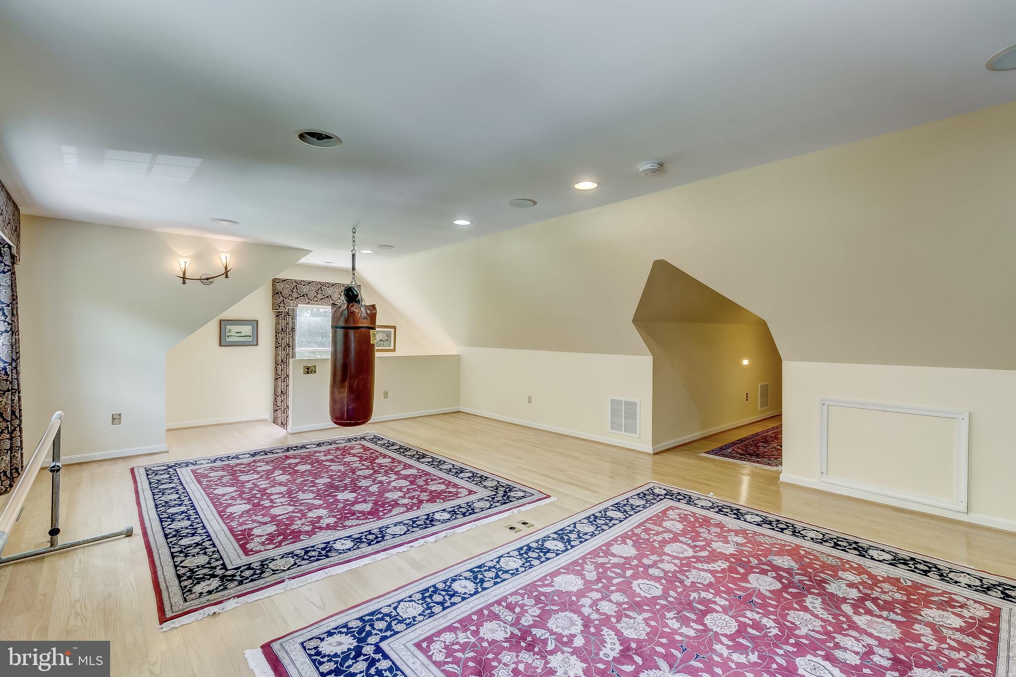 MANOR OAKS - Residential