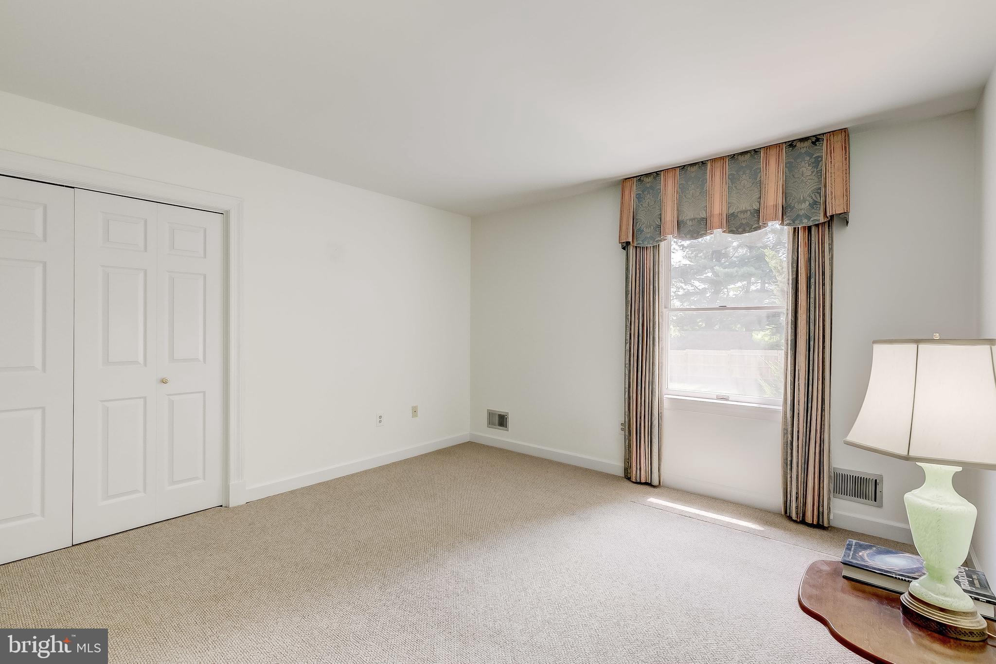 MANOR OAKS - Residential