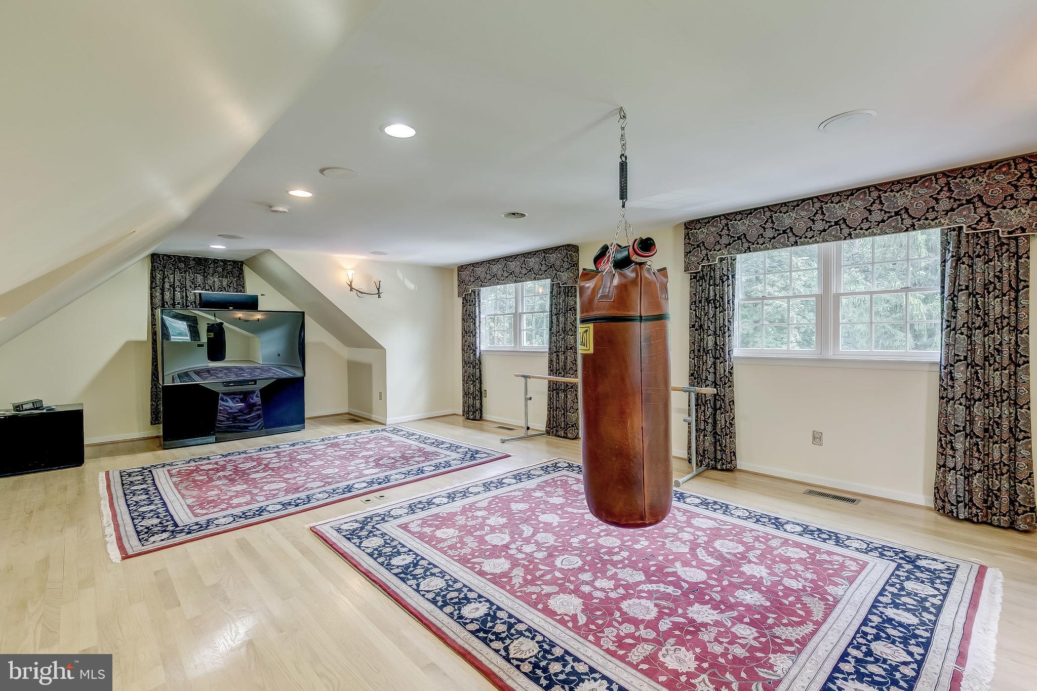 MANOR OAKS - Residential