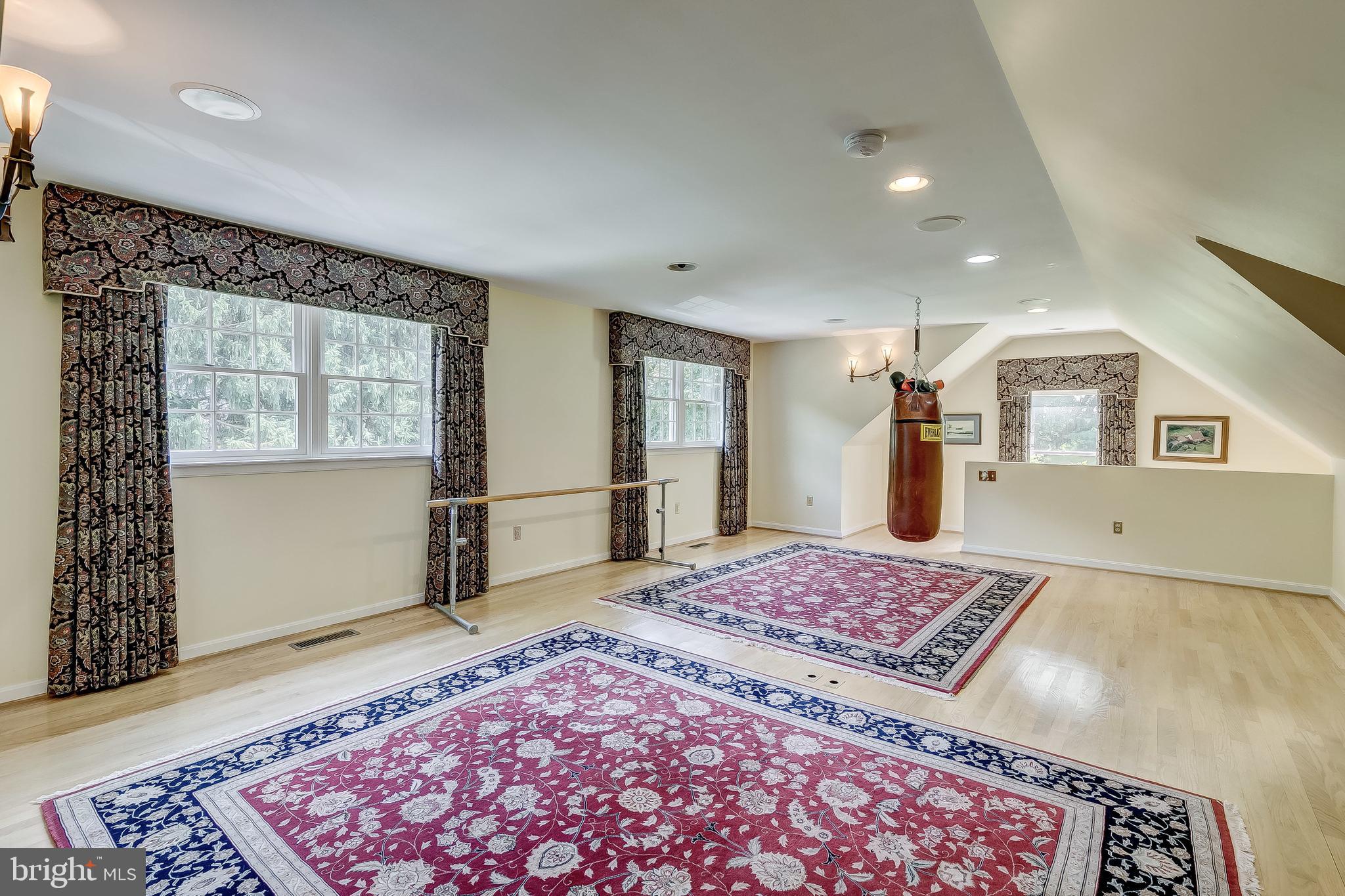 MANOR OAKS - Residential