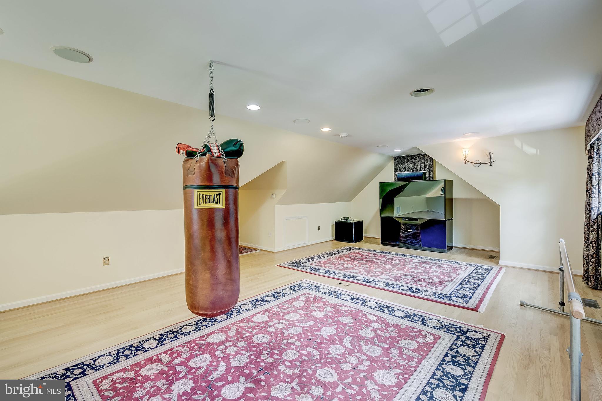 MANOR OAKS - Residential