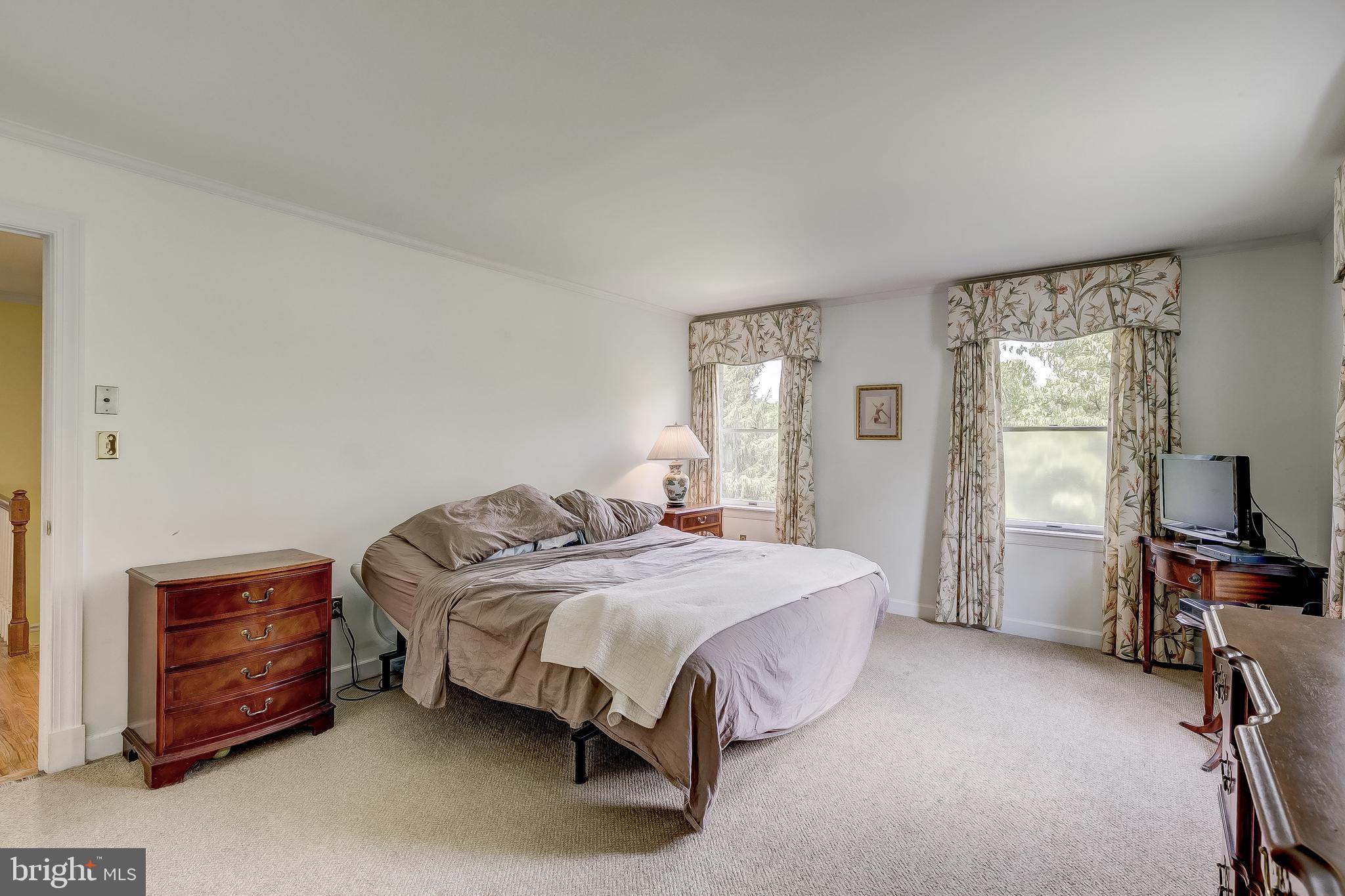 MANOR OAKS - Residential