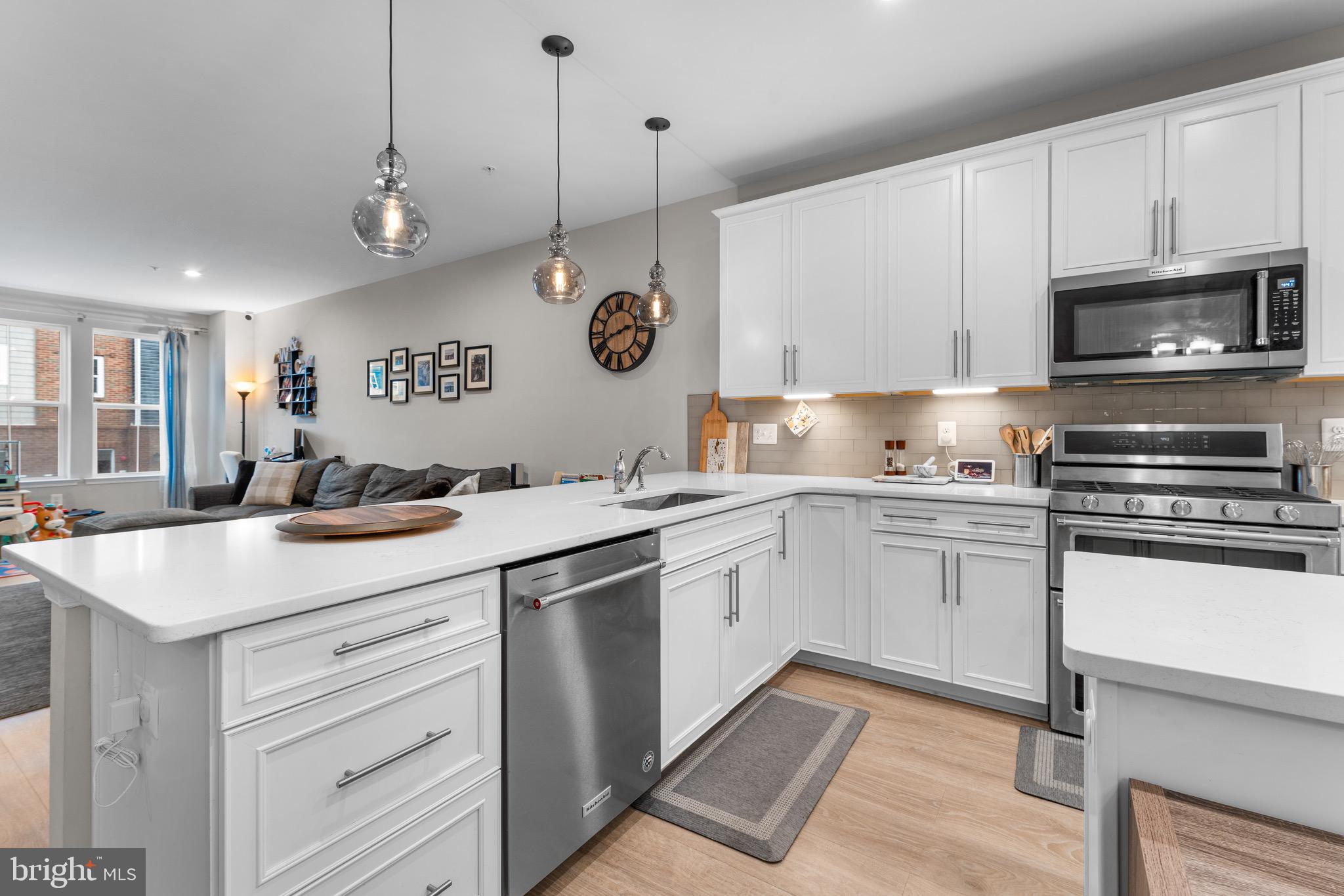 RIVERWALK - Residential Lease