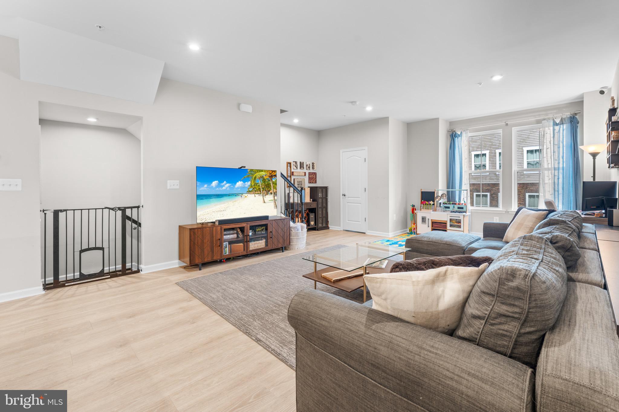 RIVERWALK - Residential Lease