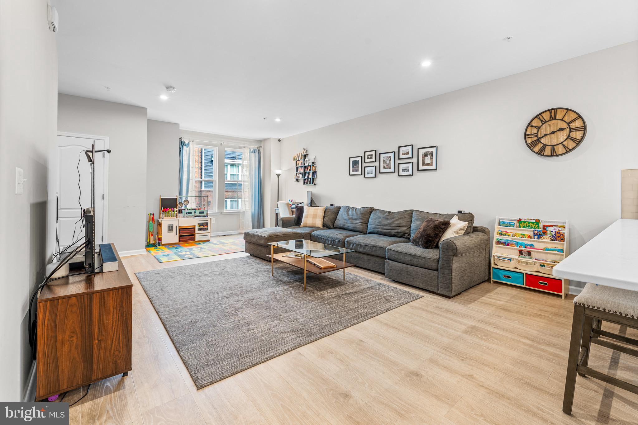 RIVERWALK - Residential Lease