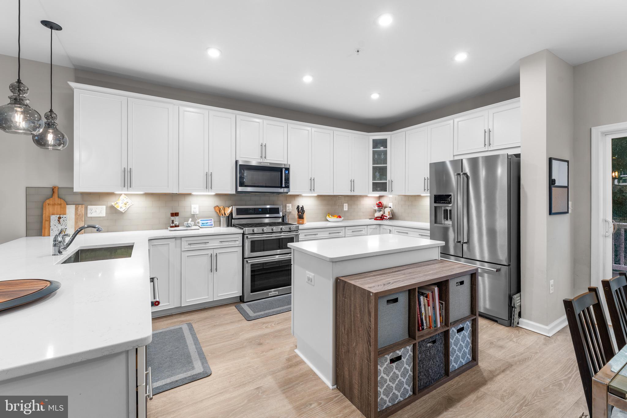 RIVERWALK - Residential Lease