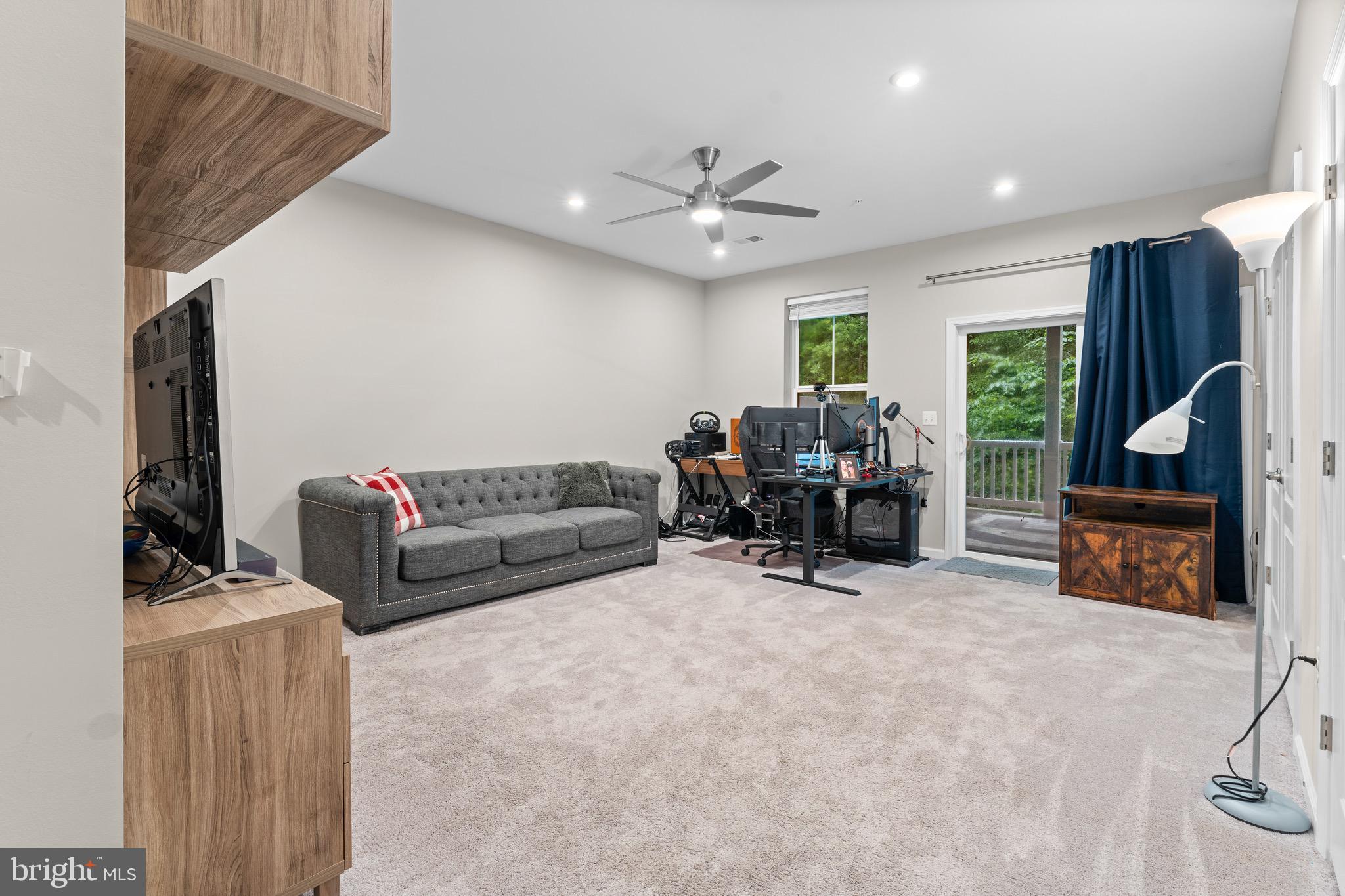 RIVERWALK - Residential Lease