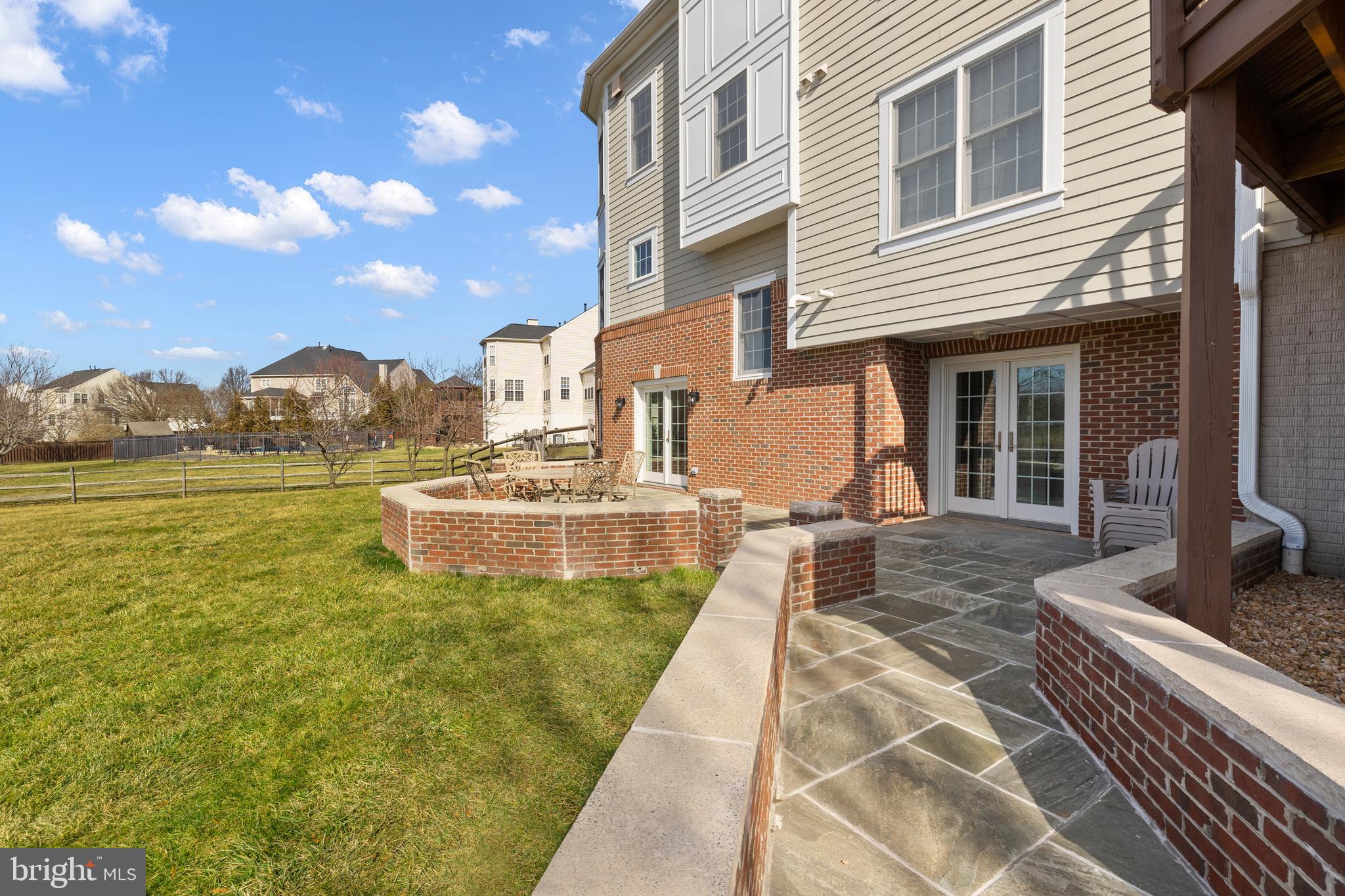 CAMERON CHASE - Residential