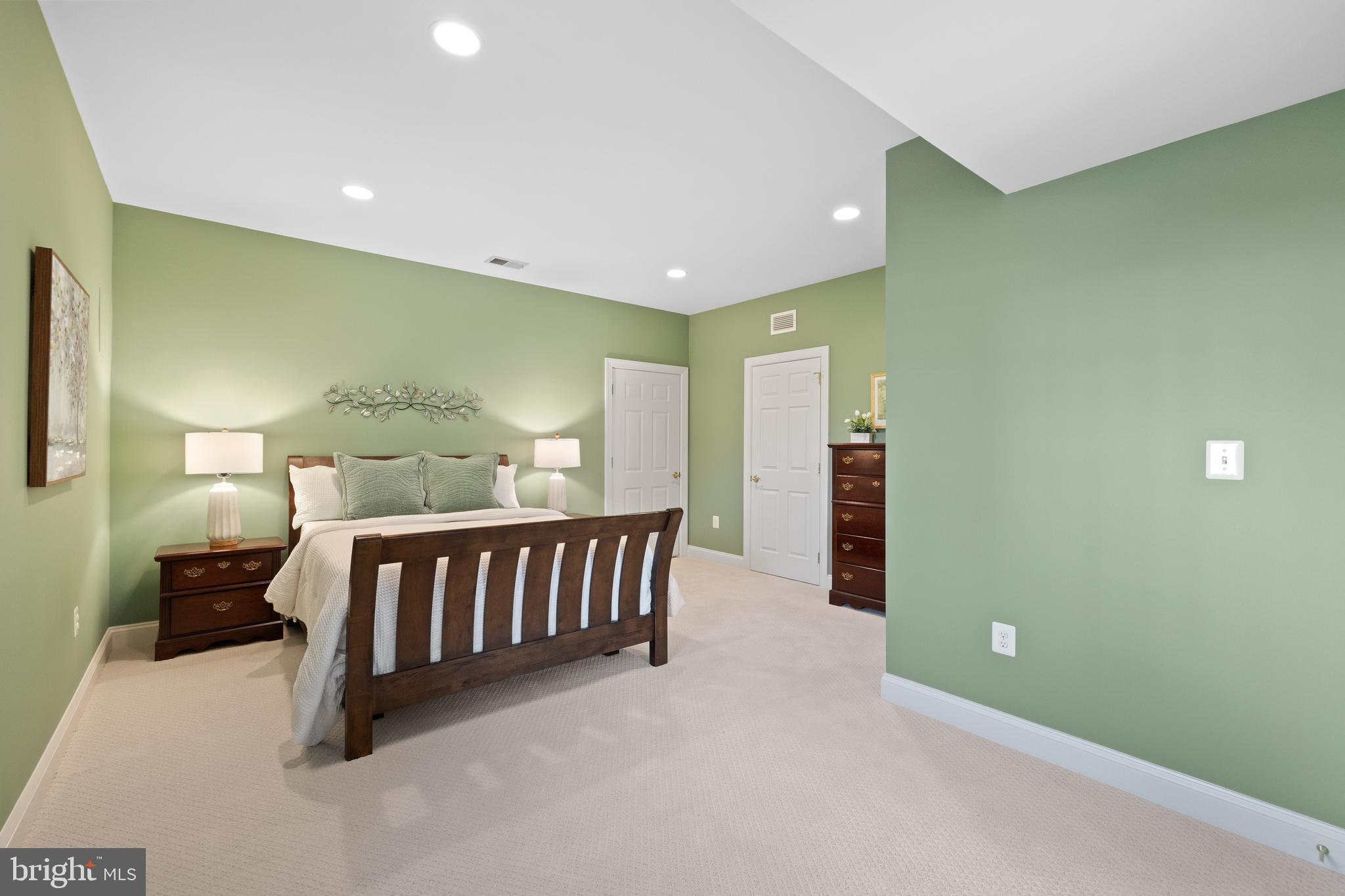 CAMERON CHASE - Residential