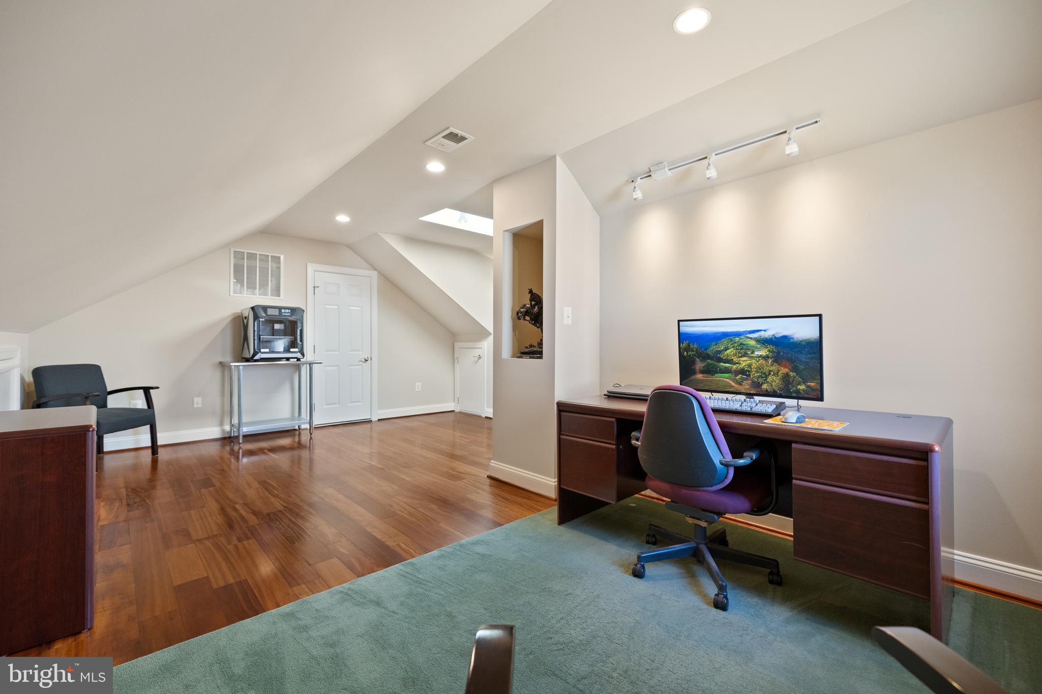 CAMERON CHASE - Residential