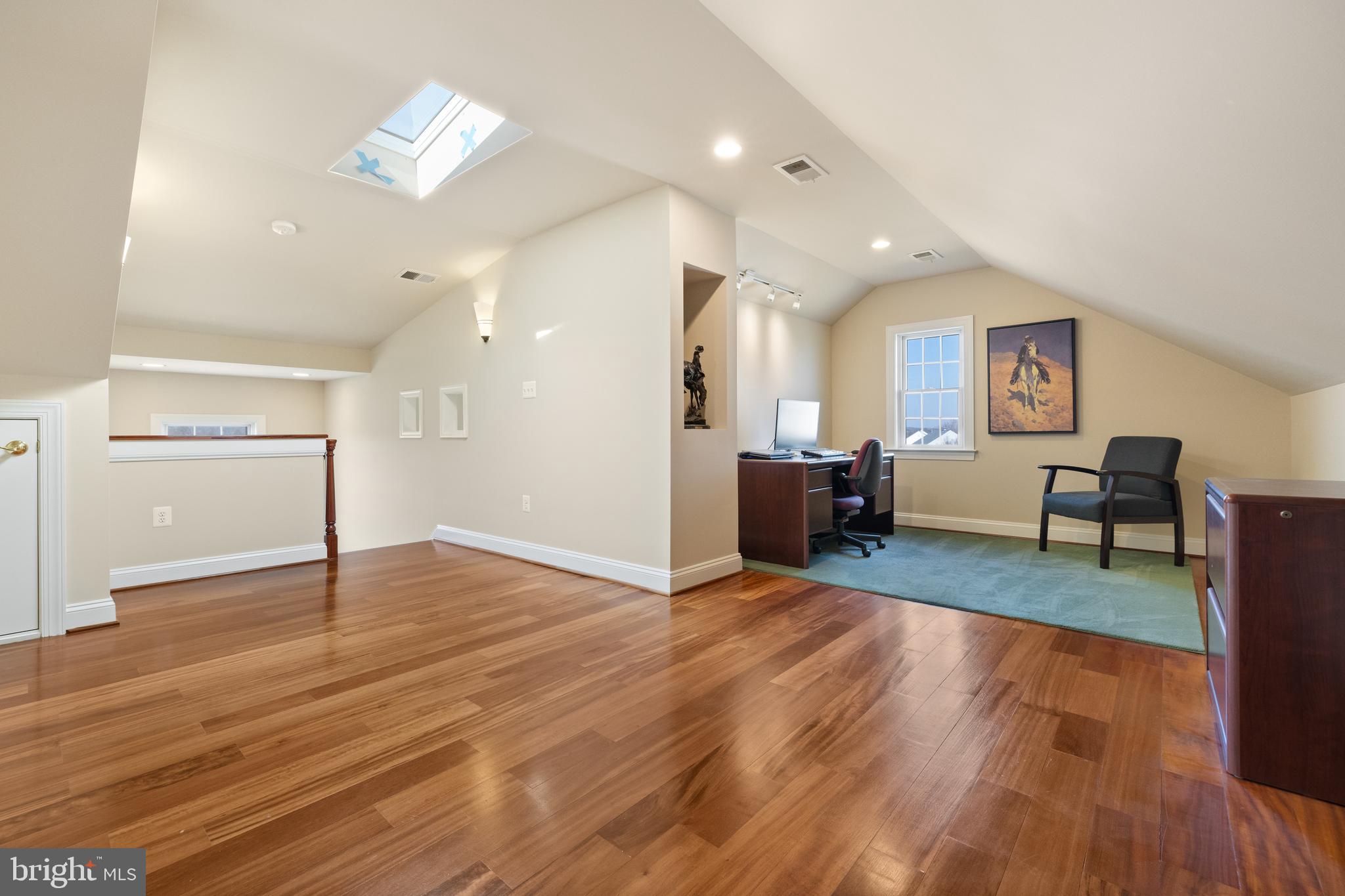 CAMERON CHASE - Residential