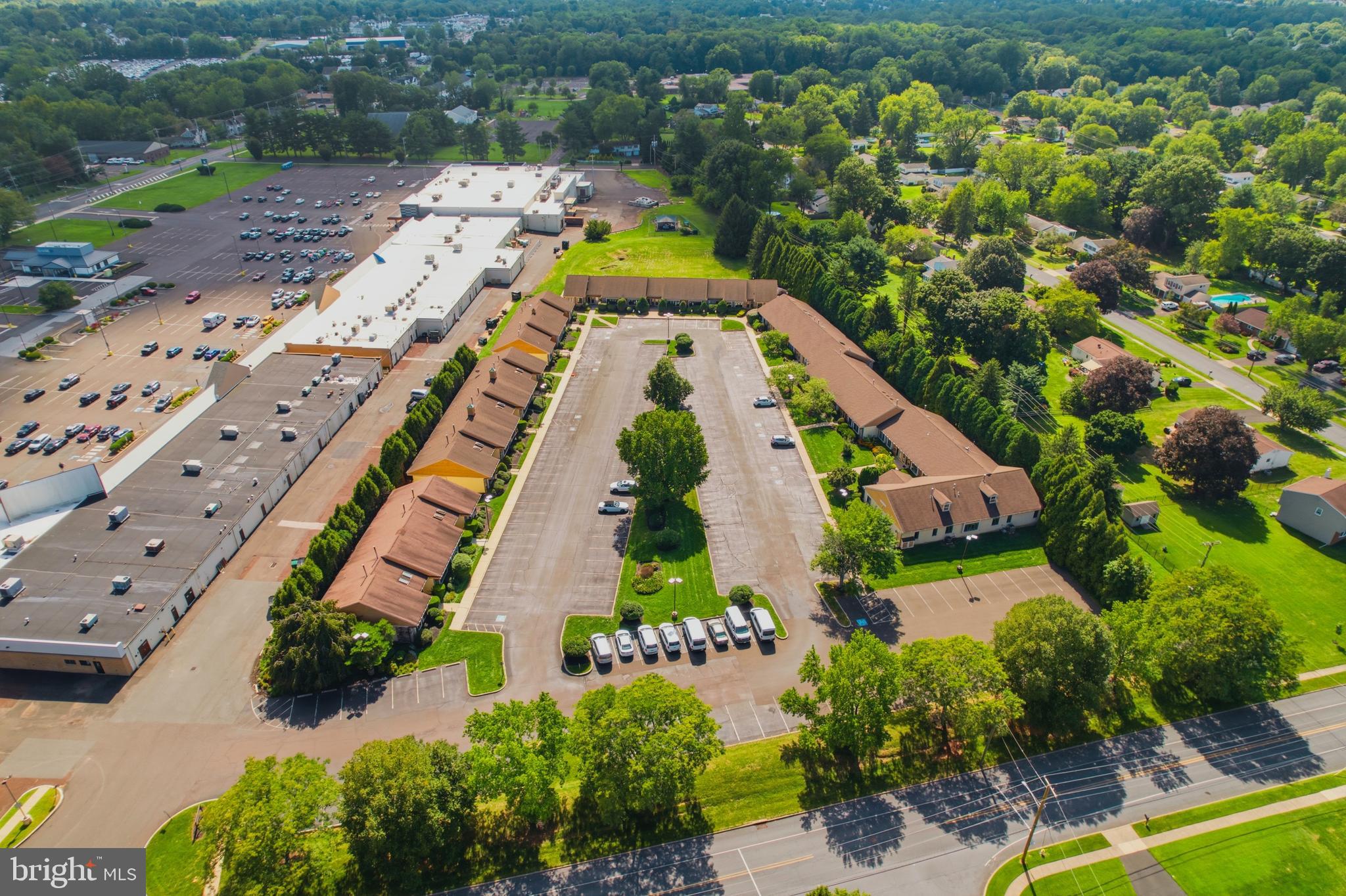 906 TOWN CENTER
