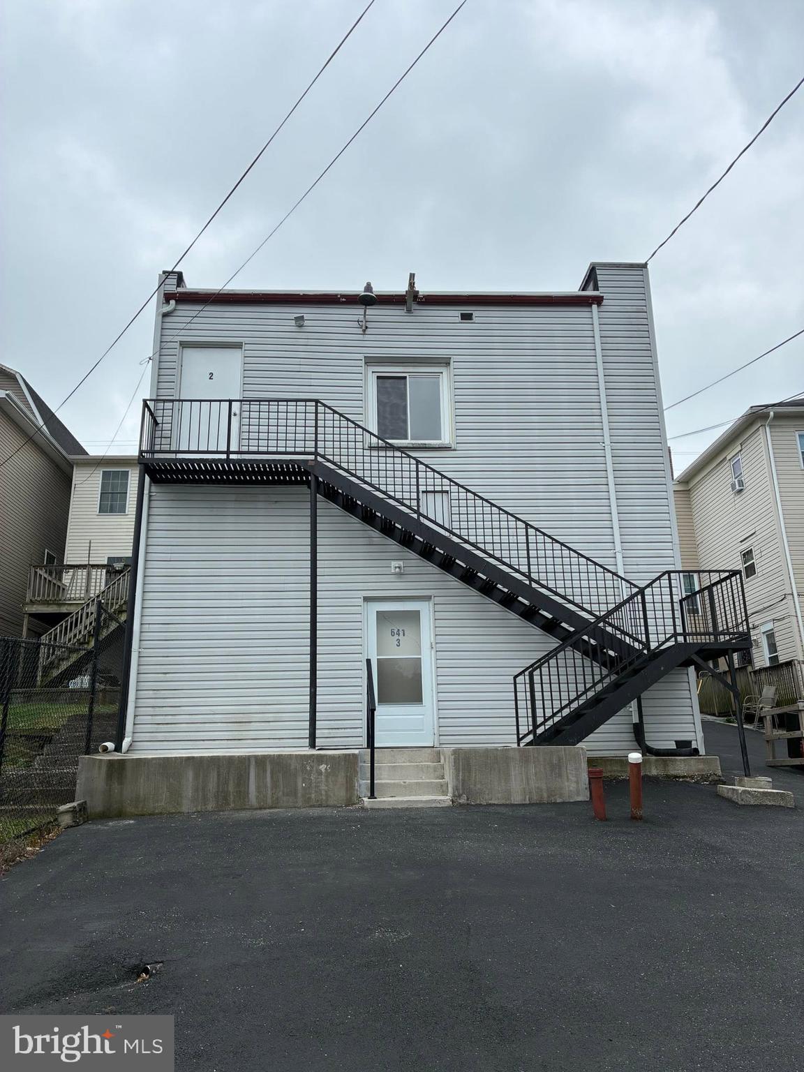 641 W BROADWAY