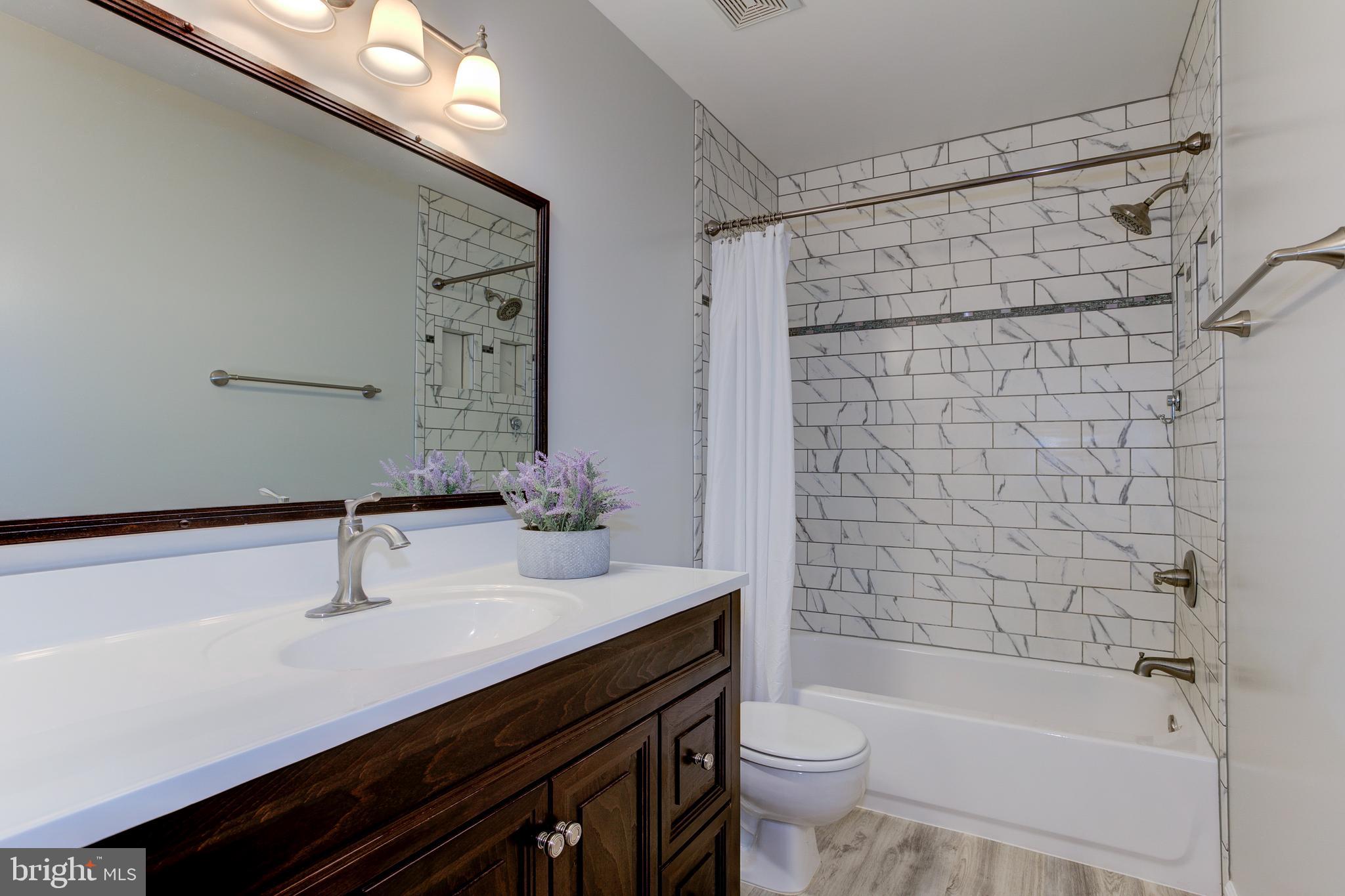 COUNTRY ROADS - Residential