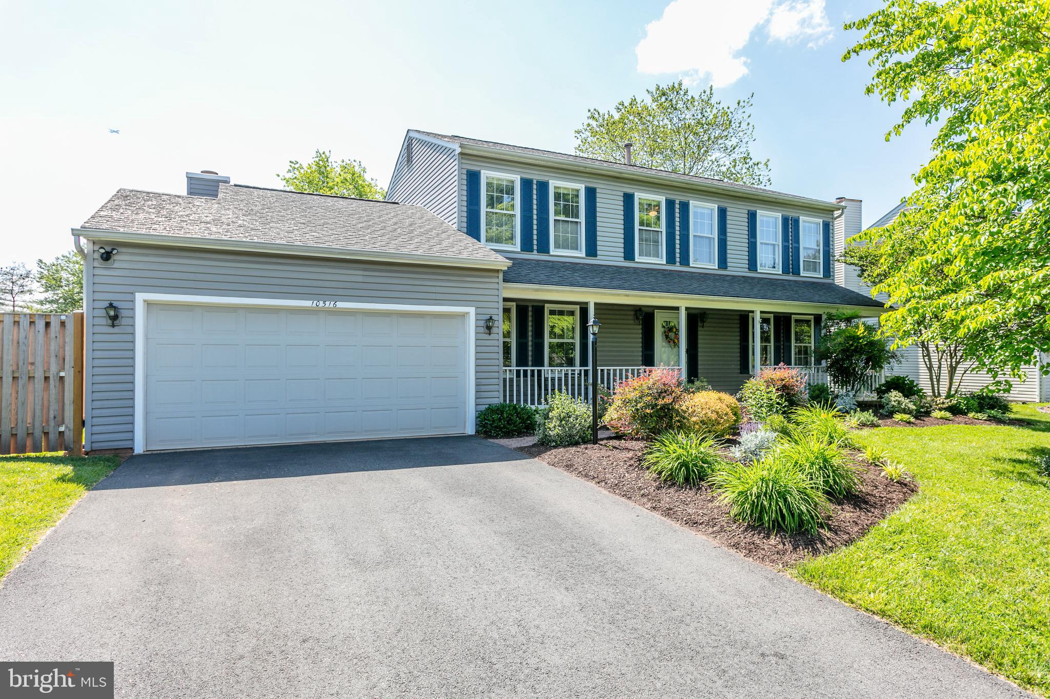 COUNTRY ROADS - Residential