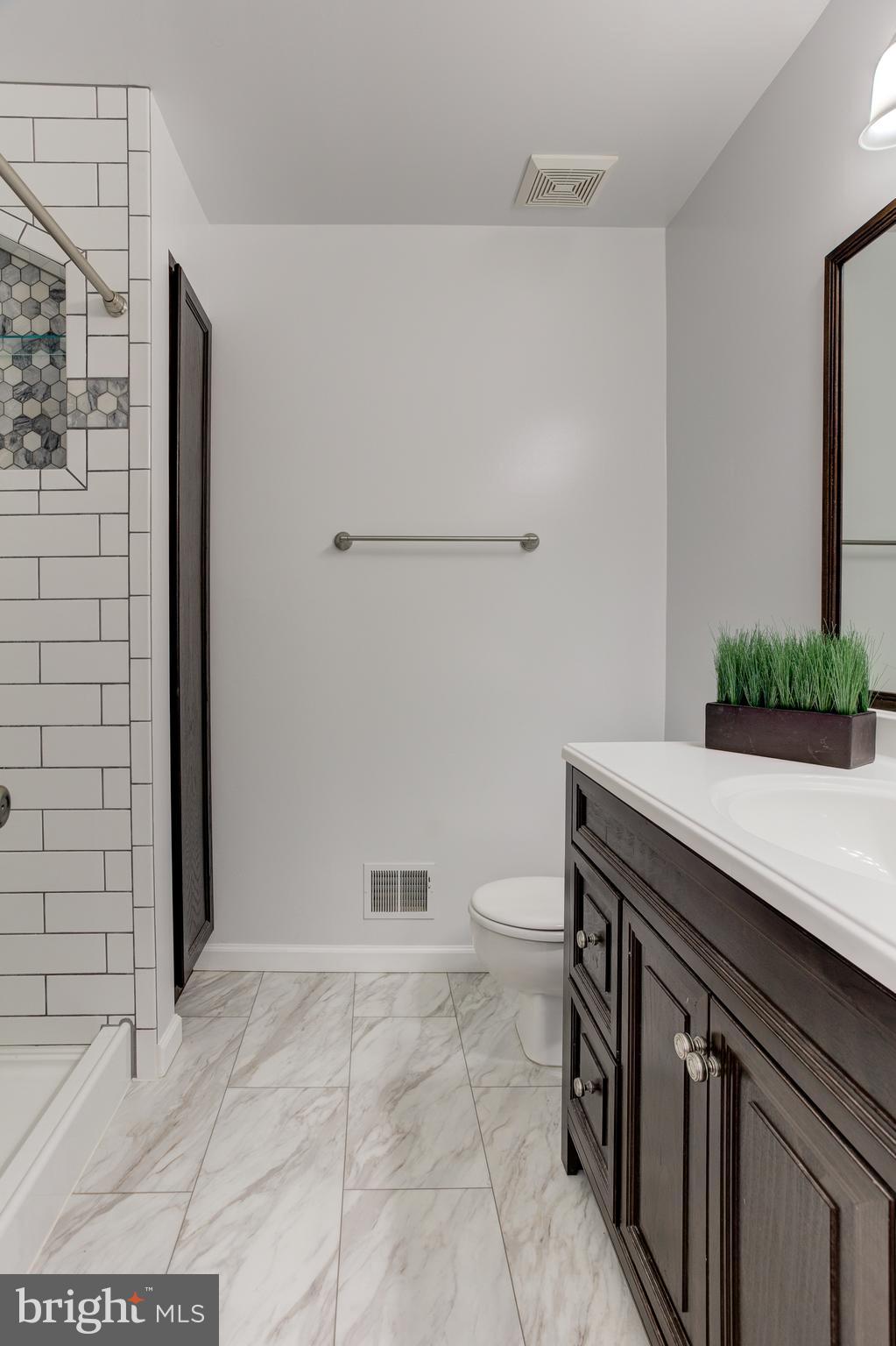 COUNTRY ROADS - Residential