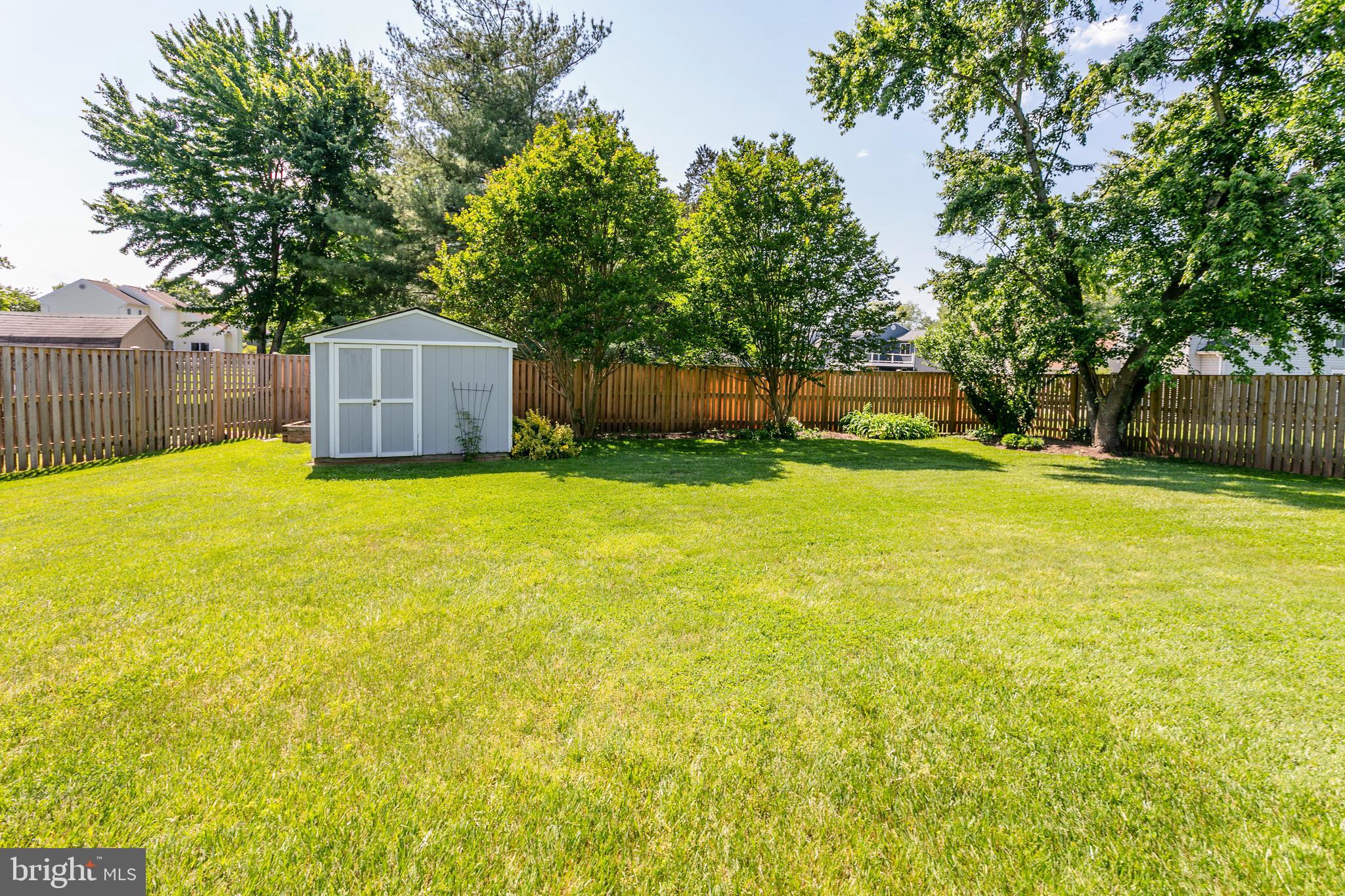 COUNTRY ROADS - Residential