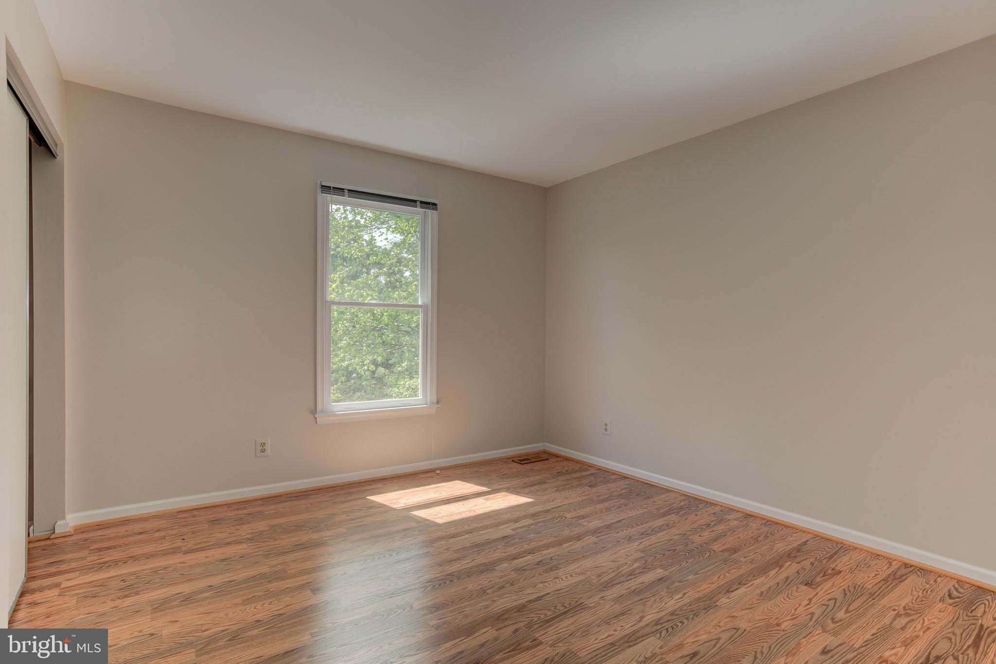 COUNTRY ROADS - Residential