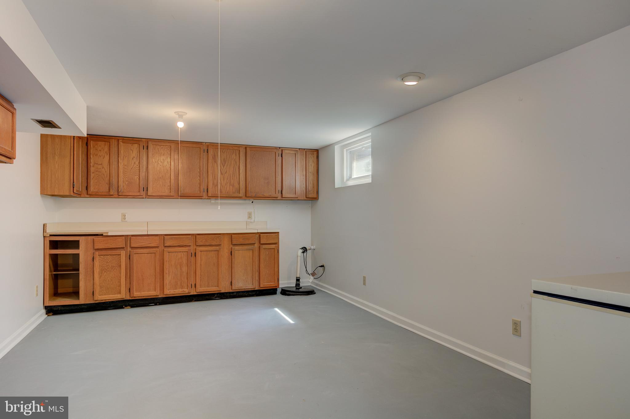 COUNTRY ROADS - Residential