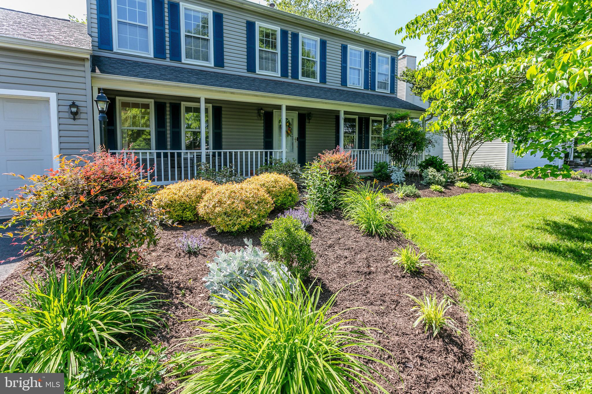 COUNTRY ROADS - Residential