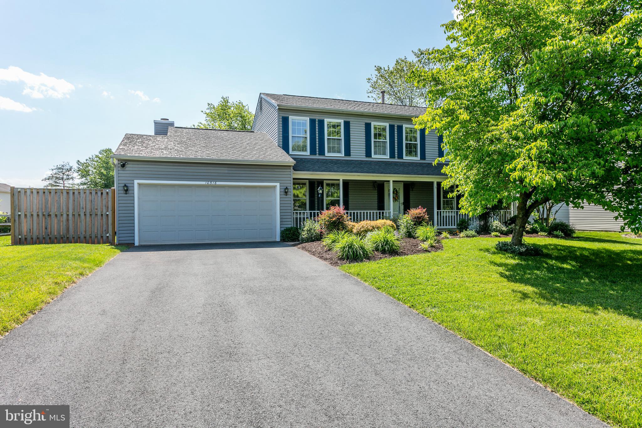 COUNTRY ROADS - Residential