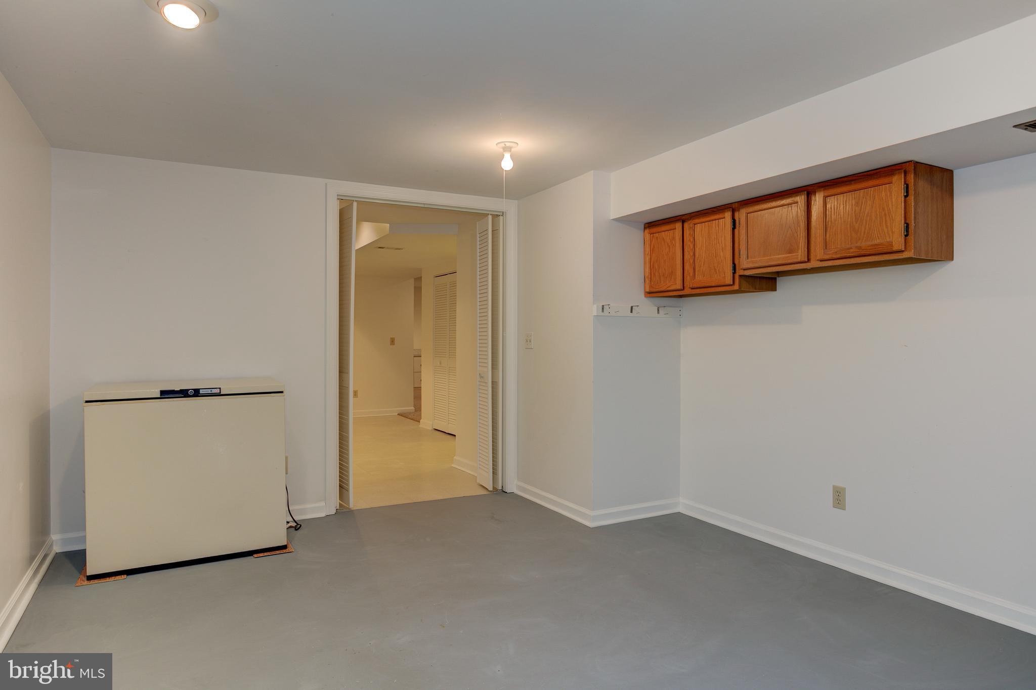 COUNTRY ROADS - Residential