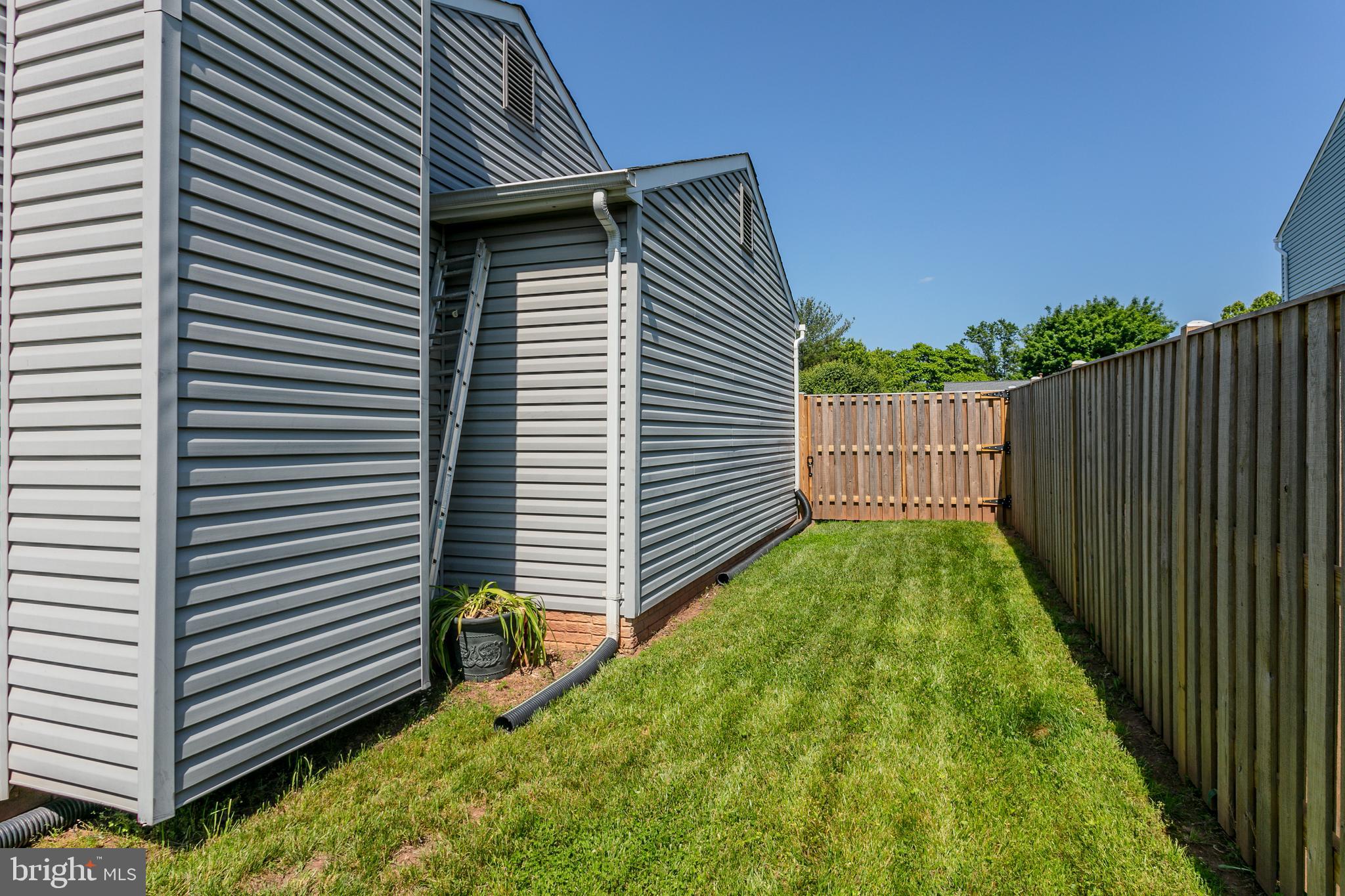 COUNTRY ROADS - Residential