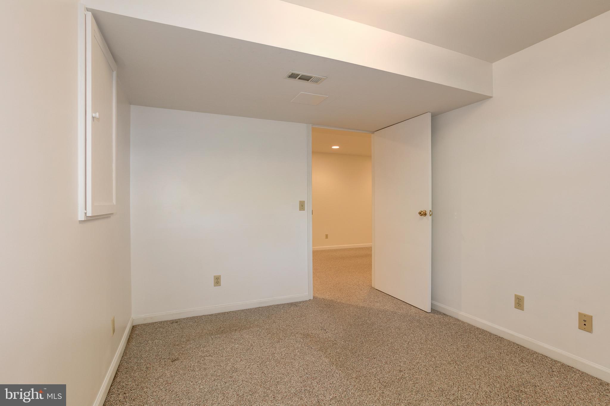 COUNTRY ROADS - Residential