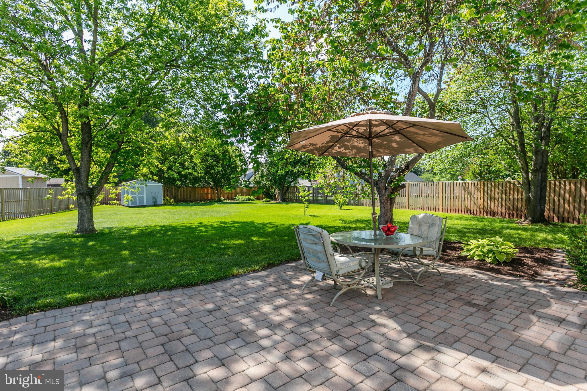 COUNTRY ROADS - Residential