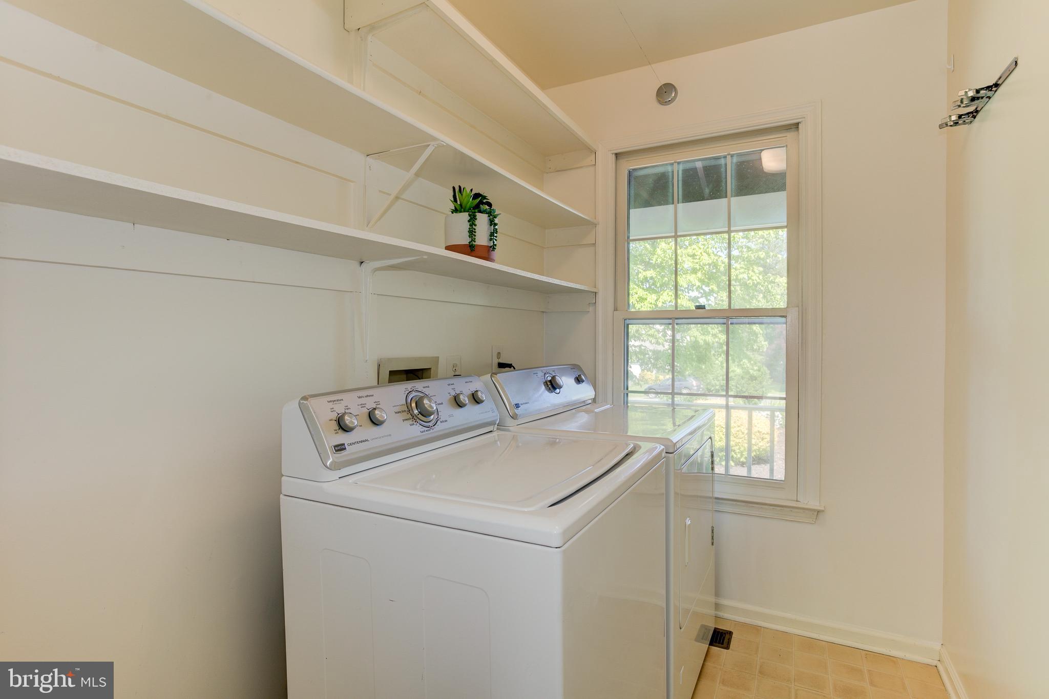 COUNTRY ROADS - Residential