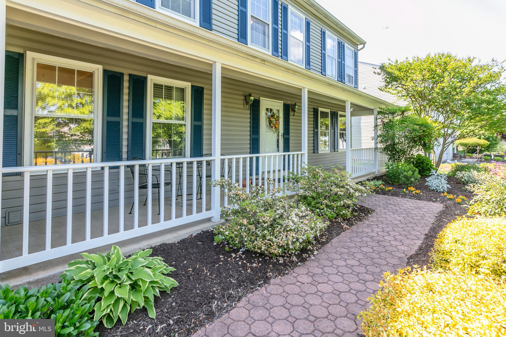 COUNTRY ROADS - Residential