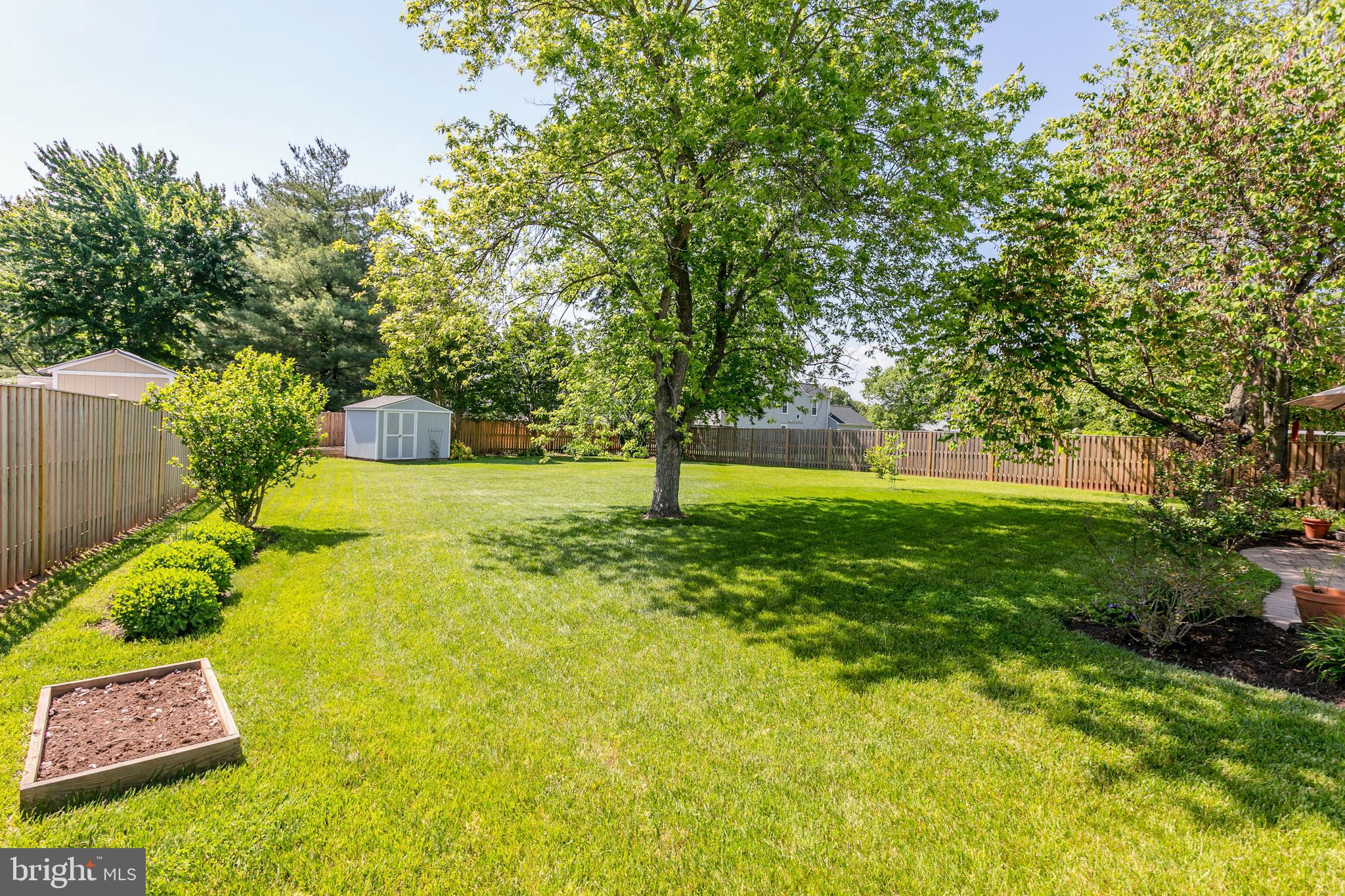 COUNTRY ROADS - Residential