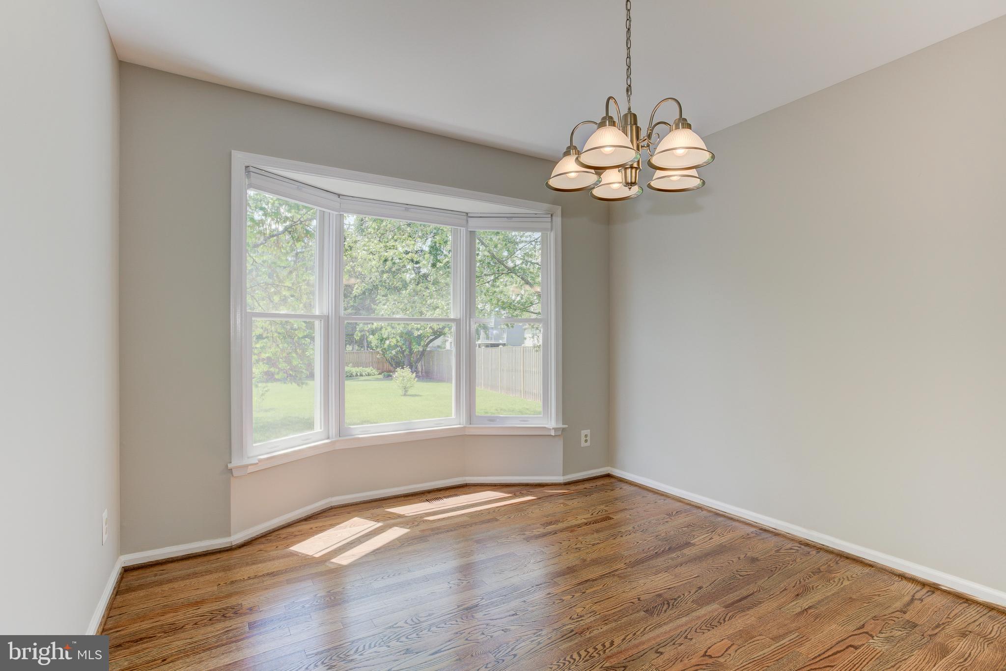 COUNTRY ROADS - Residential