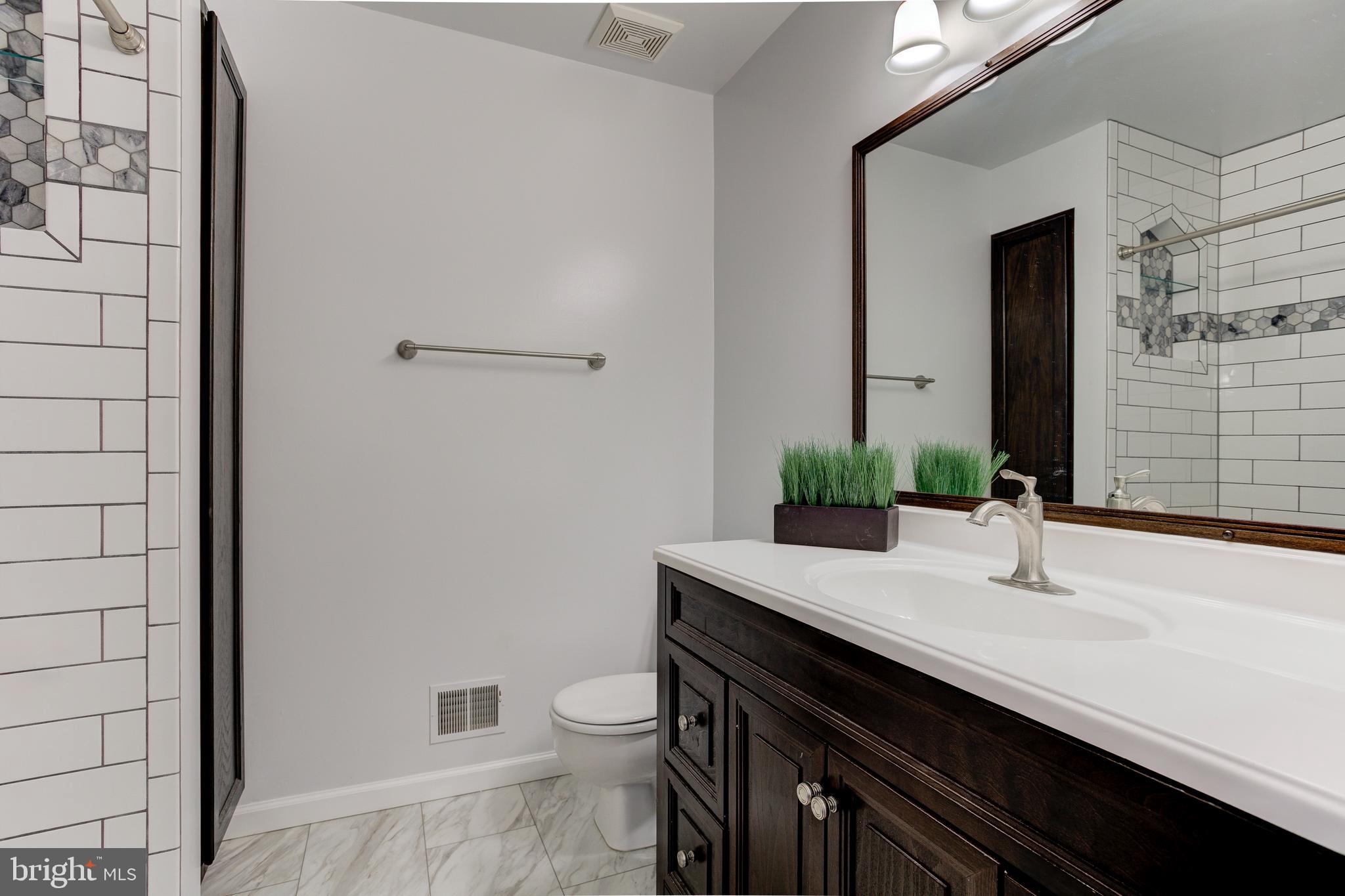 COUNTRY ROADS - Residential