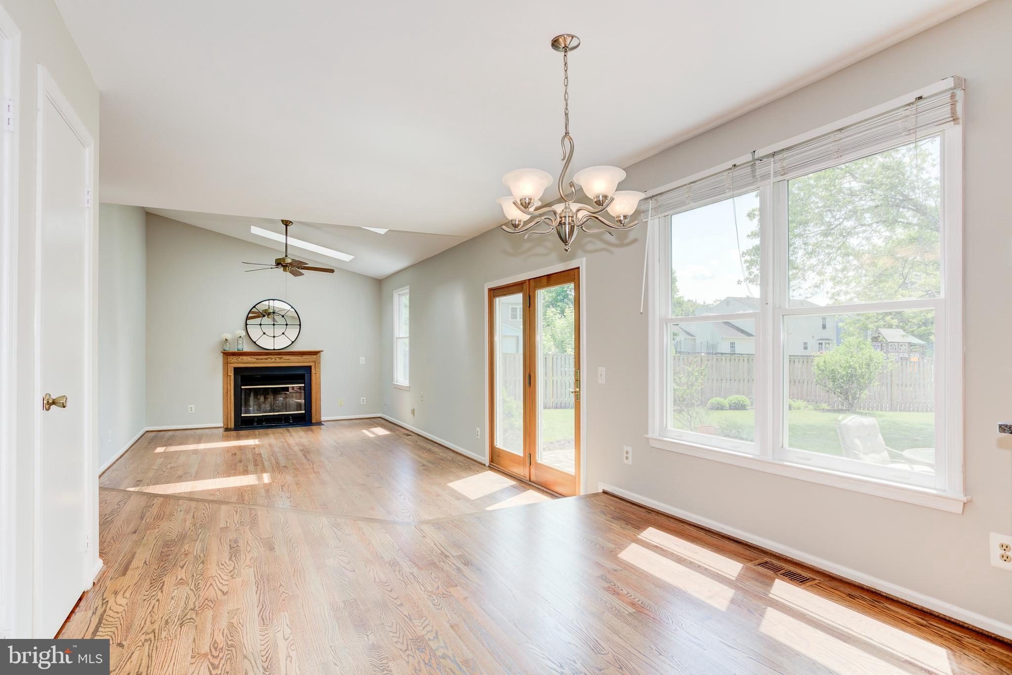 COUNTRY ROADS - Residential