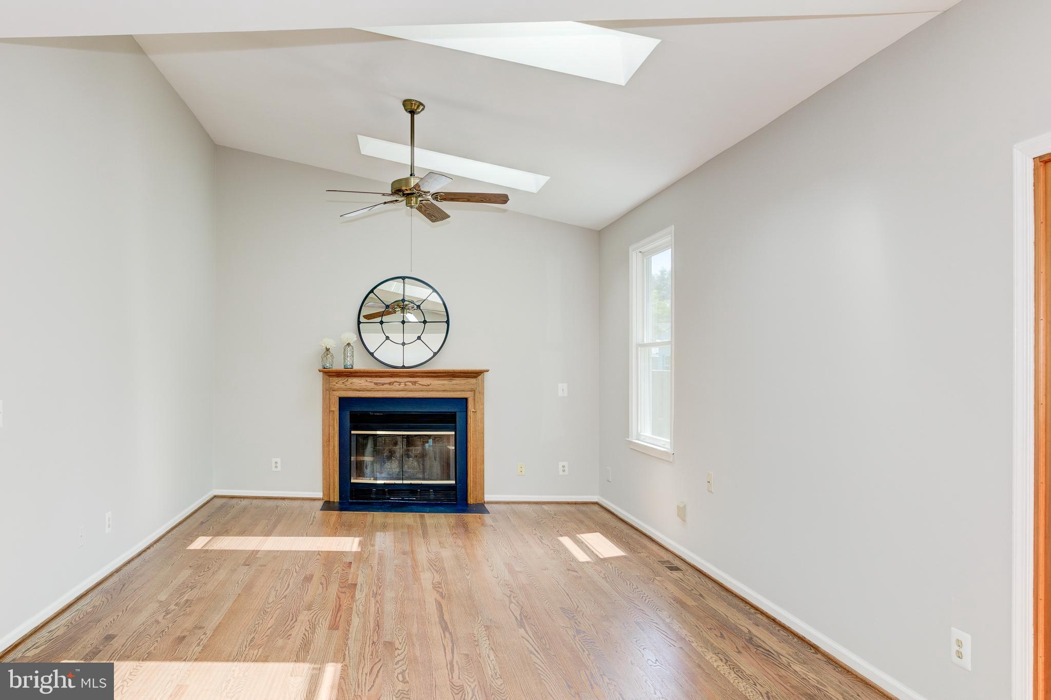 COUNTRY ROADS - Residential